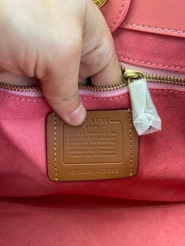 Coach Field Tote 30 In Signature Jacquard พร้อมส่งที่ไทย