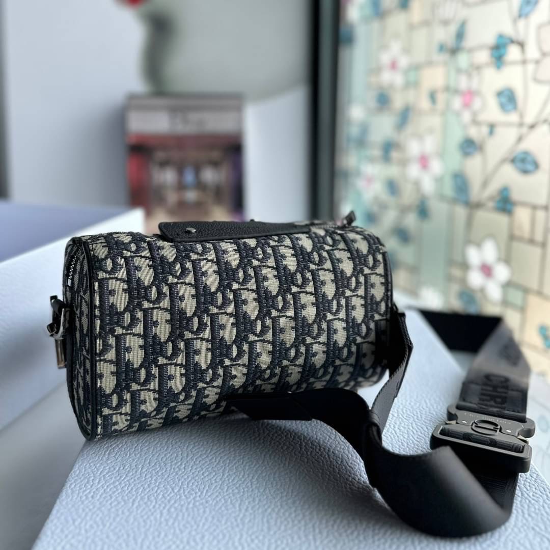 DIOR LINGOT 22 BAG / DIOR OBLIQUE SS2022 COLLECTION กระเป๋าสะพาย เกรดท็อปออริ เกรดดีสุด สลับแท้ 1:1 ใช้ต่างประเทศได้