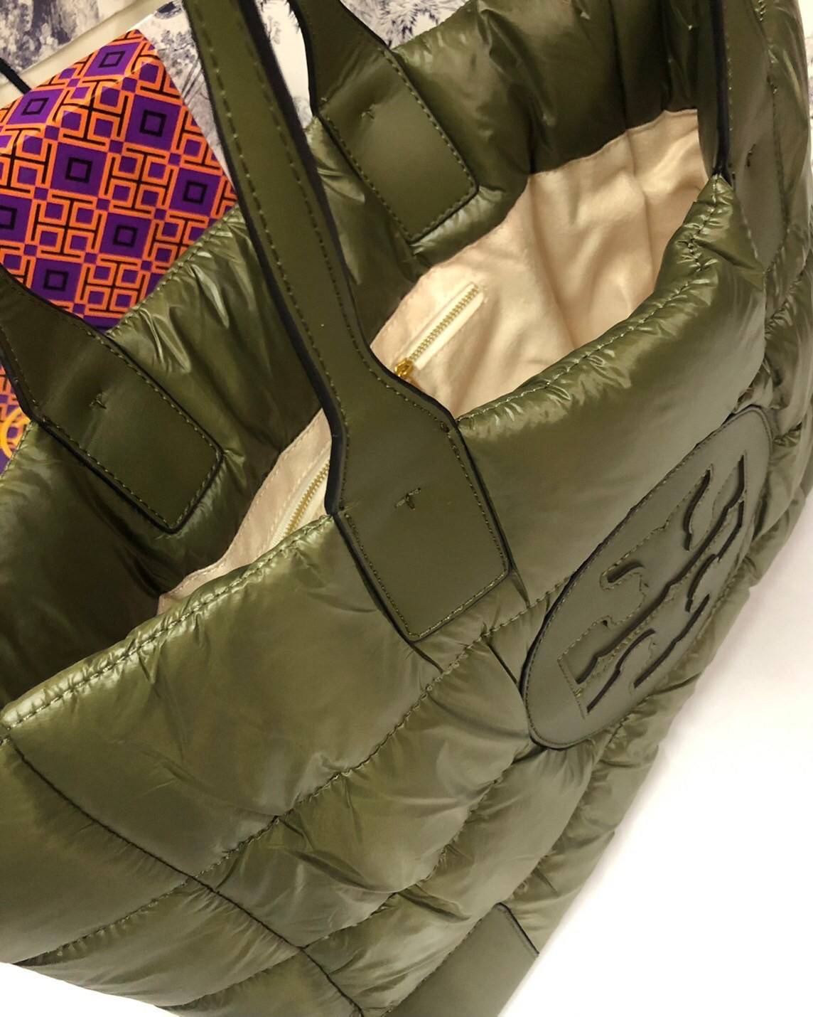 พร้อมส่งที่ไทย TORY BURCH Ella Puffer Tote Bag 40cm กระเป๋าโท้ทใบใหญ่ ภายในโล่งกว้าง จุของได้เยอะ ภาพสินค้าถ่ายจากงานขายจริง ใช้งานต่างประเทศได้