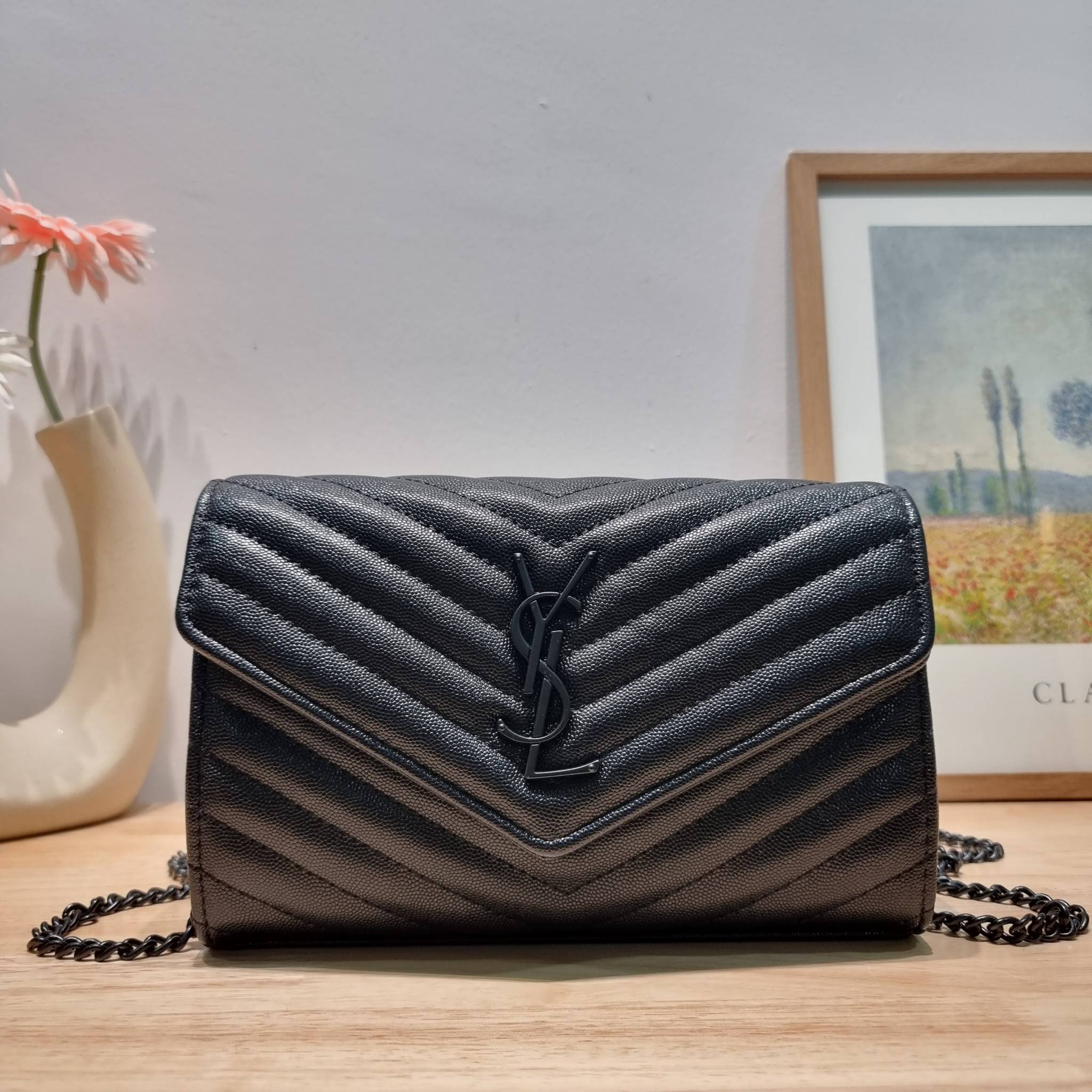 YSL WOC 9 ไม่เคยผิดหวังจริงๆ!! กับรุ่นที่สาวๆรู้กัน Yves Saint laurent clutch bag with chain กระเป๋าสะพายทรง woc สุดฮอต ดีไซน์เรียบหรู