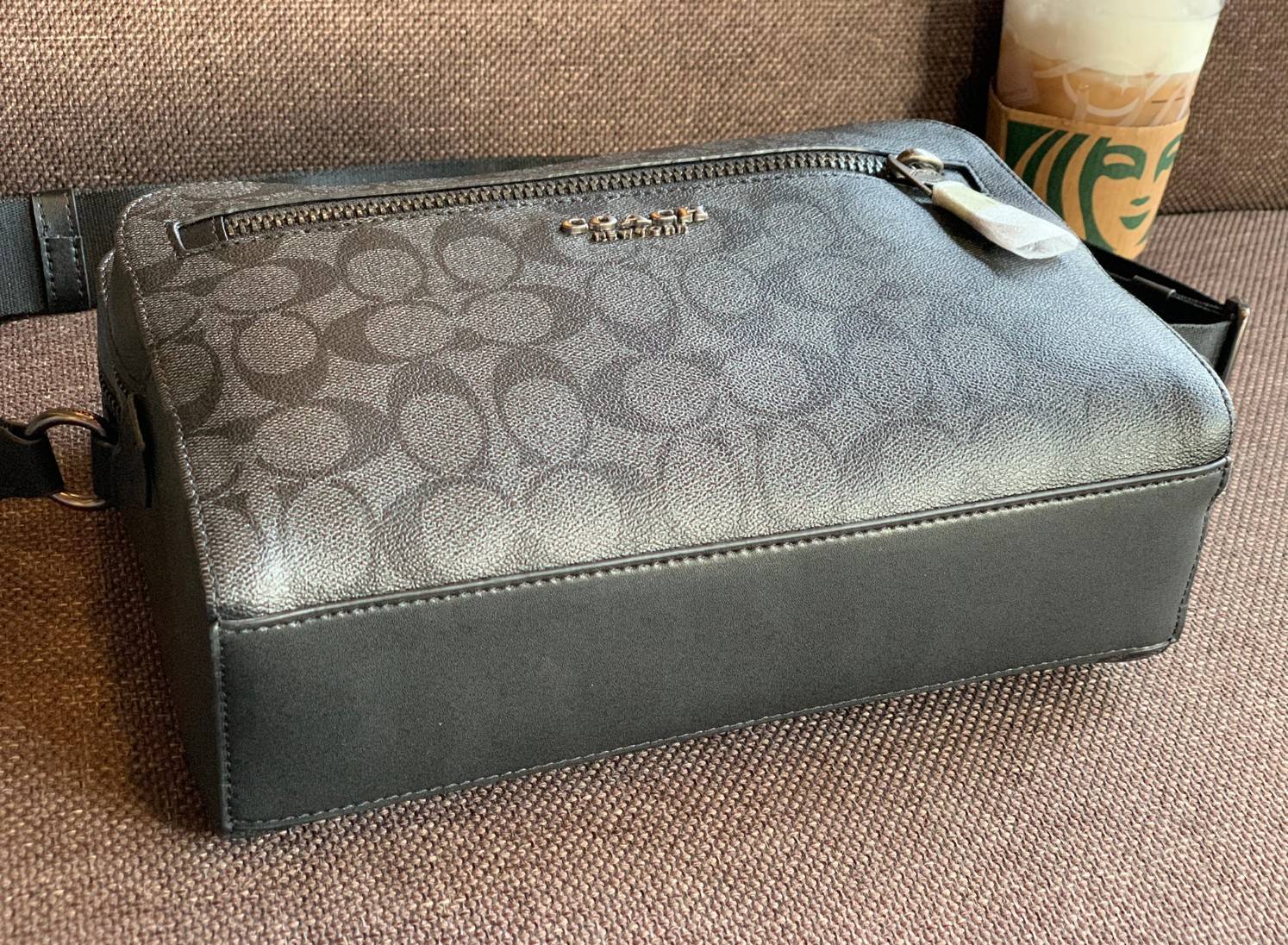 พร้อมสีออกใหม่ ห้ามพลาดค่าา!! COACH WEST CAMERA BAG IN SIGNATURE ((91485)) 🔺กลับมาตามคำเรียกร้องค่าา! กระเป๋าสะพายผู้ชาย((ผู้หญิงก็ใช่สวยทีเดียวค่ะ😘)) หนังแท้ ล่ยหนังCanvasสวยค่ะ มีช่องซิปหน้า//ช่องซิปกลางกว้าง//ช่องหลักแบบซิปคู่ ใส่สัมภาร