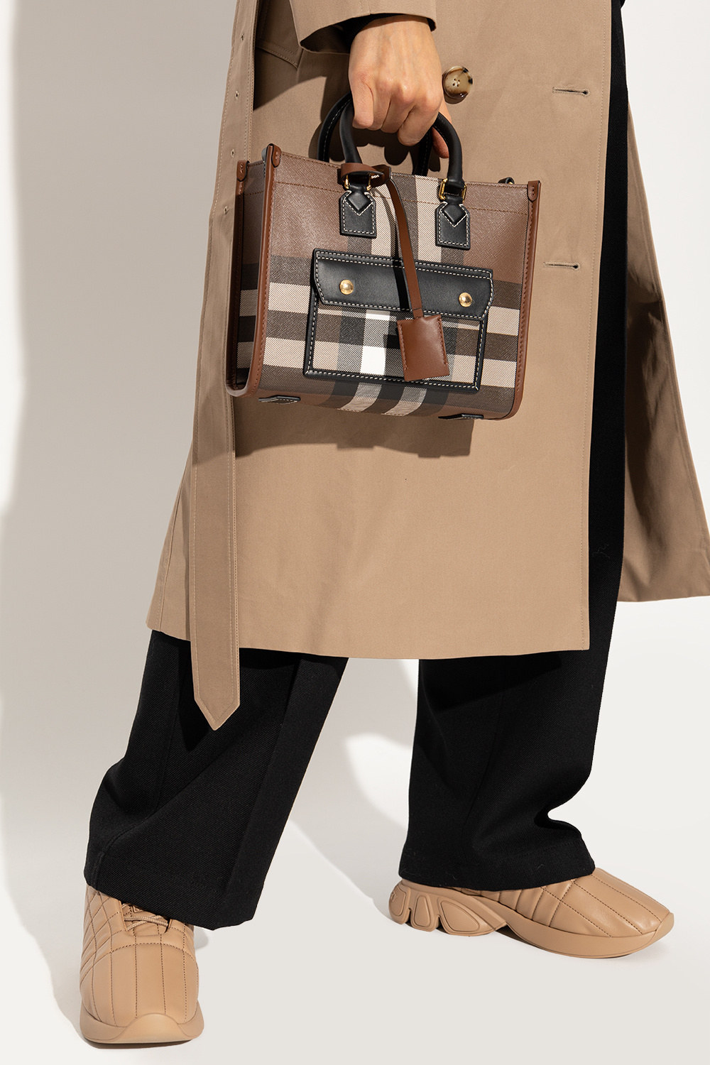 Burberry Mini Freya Tote in Dark Birch Brown / BURBERRY MINI FREYA TOTE BAG กระเป๋าถือ กระเป๋าสะพายครอสบอดี้ วัสดุหนังพิมลาย MONOGRAM โทนเข้ม