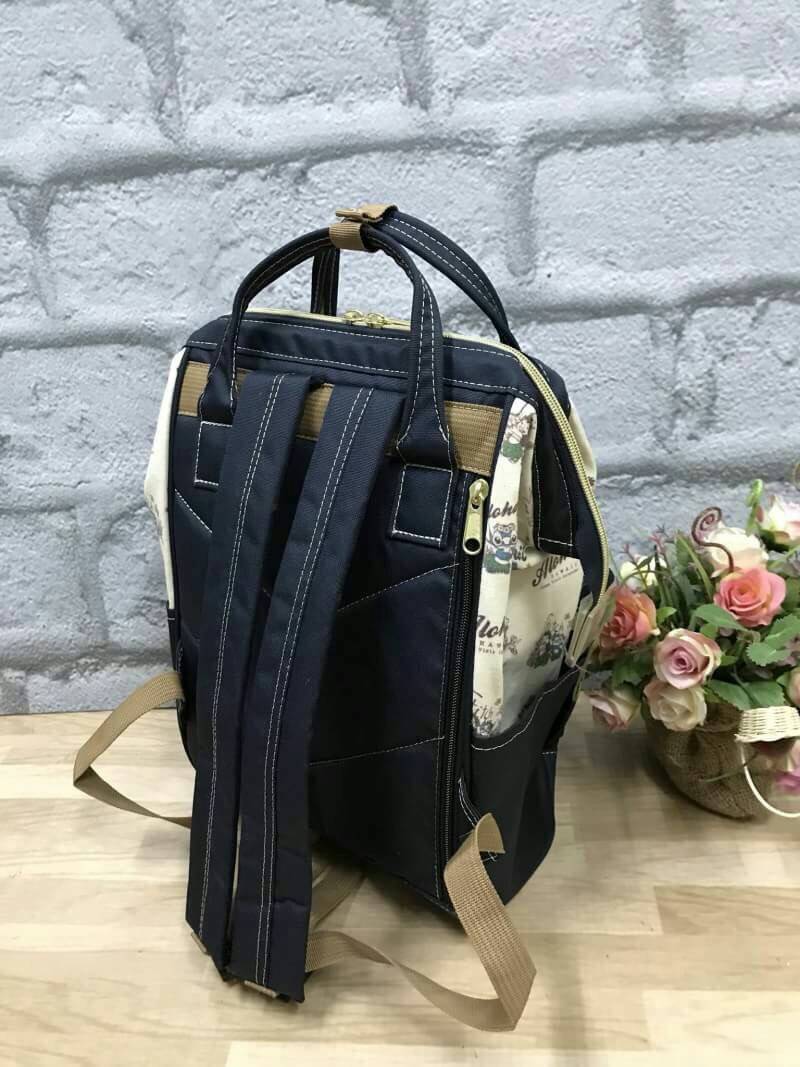 Anello x Walt Disney Mickey & Friends Limited Edition Japan Backpack เป็นการร่วมงานของ anello และวอล์ทดิสนีย์ ที่มาวาดลวดลายลงบนกระเป๋าเป็นตัวละครดิสนีย์ที่มีสีสันน่ารักสดใส วัสดุ canvas คงแบบฉบับที่ปากกระเป๋ามีโครง อีกหนึ่งคอลเลคชั่นที่ควรต้องมีไว้ครอบคร