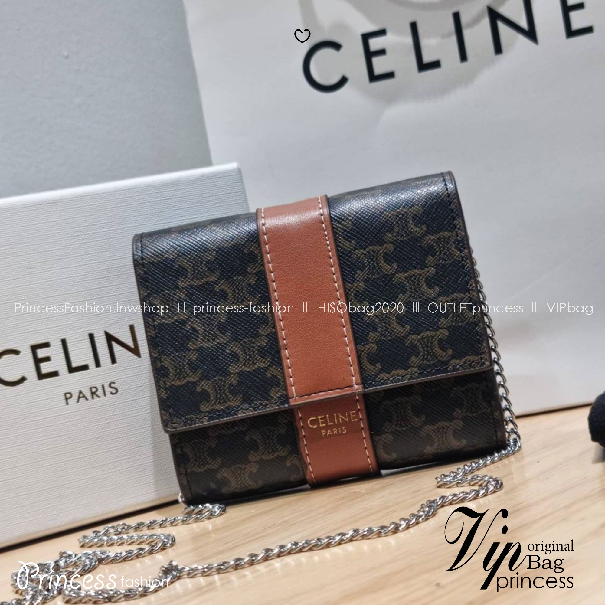 Celine small trifold wallet กระเป๋าสตางค์ดีไซน์สุดคลาสสิค วินเทจ เรียบง่ายแต่หรูหรา และยังมาพร้อมกับสายโซ่ สำหรับคล้องสะพายข้าง สะพายไหล่ได้ เริ่ดเว่อร์!