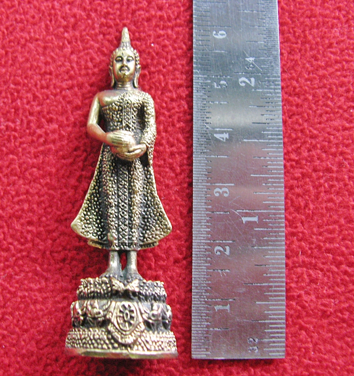 สินค้าหมดค่ะ พระบูชาพระประจำวันเกิดวันพุธกลางวัน ปางอุ้มบาตร เนื้อทองเหลืองพร้อมใบคาถาค่ะ