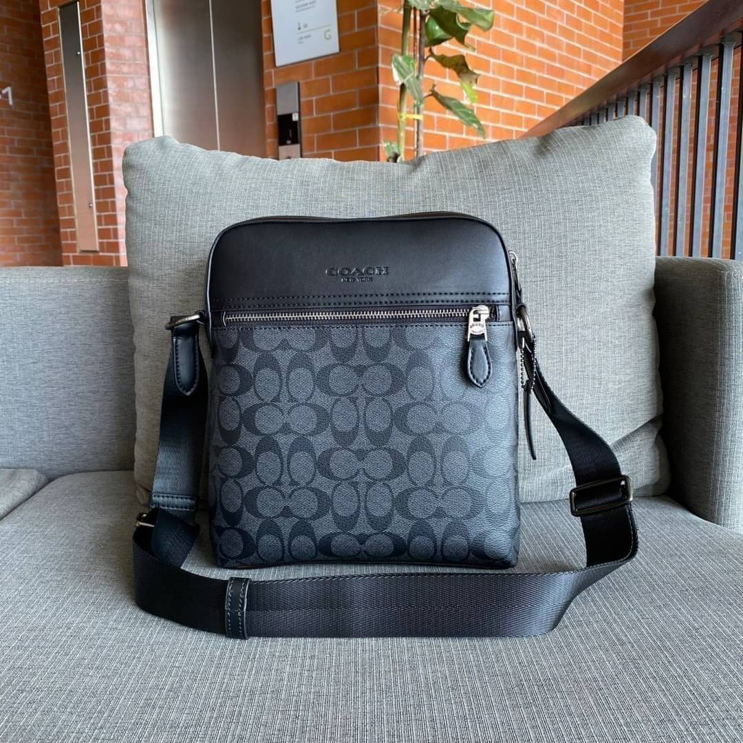 COACH HOUSTON FLIGHT BAG IN SIGNATURE CANVAS (F73336) ขายดีตลอดกาล!! คลาสสิคไม่มีใครเกิน!! กระเป๋าสะพายข้างทรงแมสเซ็นเจอร์ยอดฮิต ทรงสวย ดูดี 🔥 เป็นอีกรุ่น ที่พลาดแล้วต้องรอนานมากๆ ฮ๊อต ฮิต สุดๆ ใช้ได้ทุกเพศ Unisexสุดๆ เท่ห์มากบอกเลย จะออกงานไหน ไม
