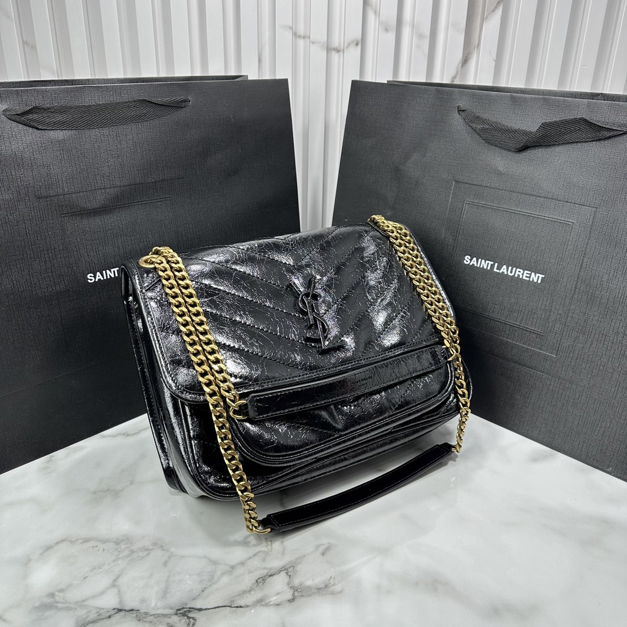 medium YSL Niki shoulder bag 11" กระเป๋าสะพายทรงคลาสสิค รุ่นยอดนิยมของแบรนด์ที่ใครๆก็ต้องมีใช้ ดีไซน์เรียบหรู