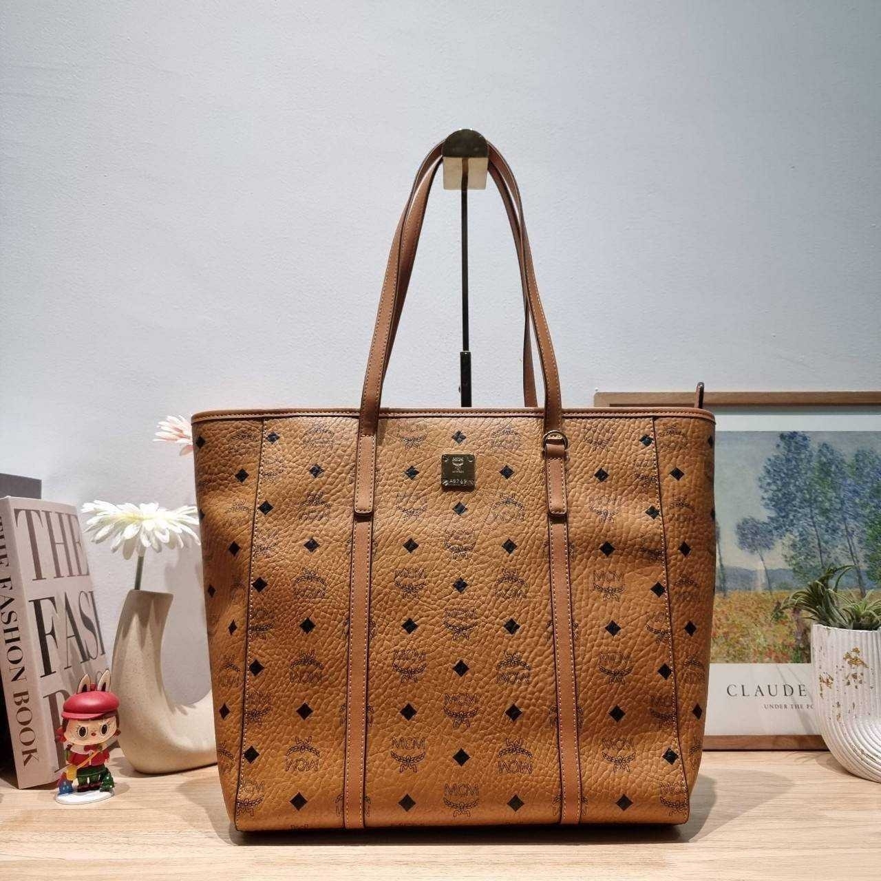 M.C.M MEDIUM TONI SHOPPER กระเป๋าทรงโท้ทใบใหญ่จุใจ เกรดท็อปออริ 1:1 สลับแท้ ใช้งานต่างประเทศได้