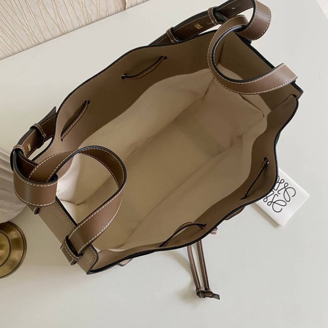 พรีเมี่ยมกิ๊ฟแท้ 100% 】งานหนังแท้ LOEWE Hammock small leather tote bag
