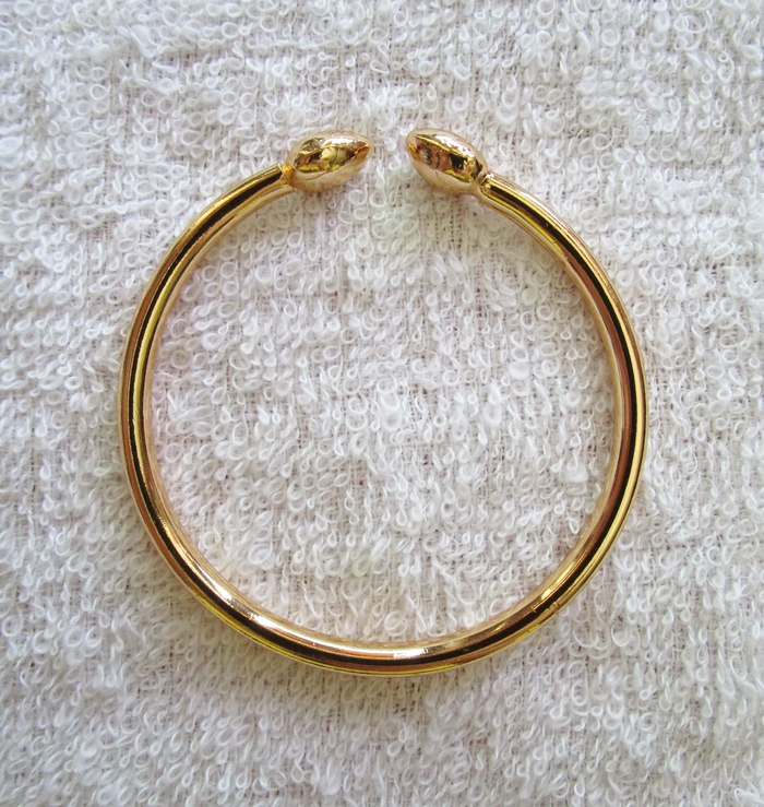 กำไลข้อมือหัวบัวทองเหลืองชุบทองค่ะ