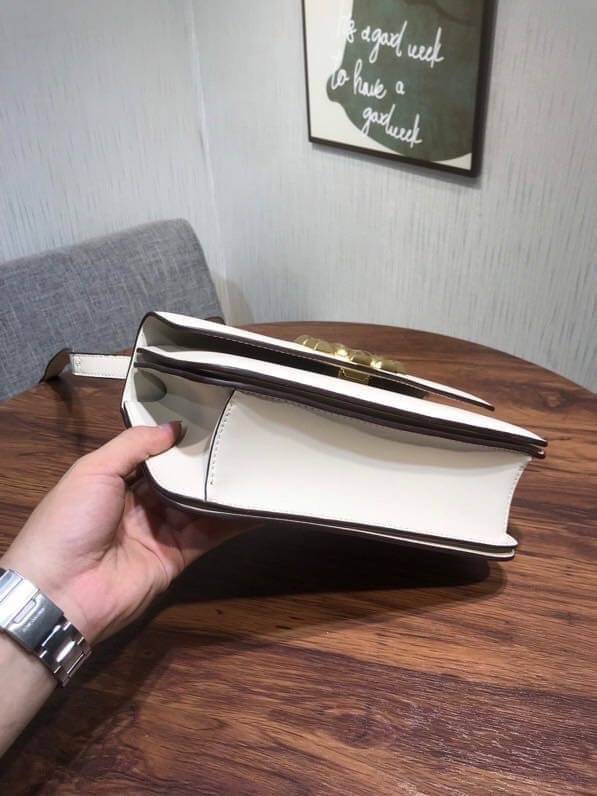 Tory Burch 75003 Eleanor Medium Convertible Shoulder Bag พร้อมส่งที่ไทย อีกรุ่นที่น่าครอบครองมากๆค่ะ กระเป๋าสะพายข้างและทบสายเป็นคล้องไหล่ได้ หนังแท้ชั้นดี ใช้ได้กับทุกๆโอกาส ห้ามพลาด ก่อนหมดนะคะ!!