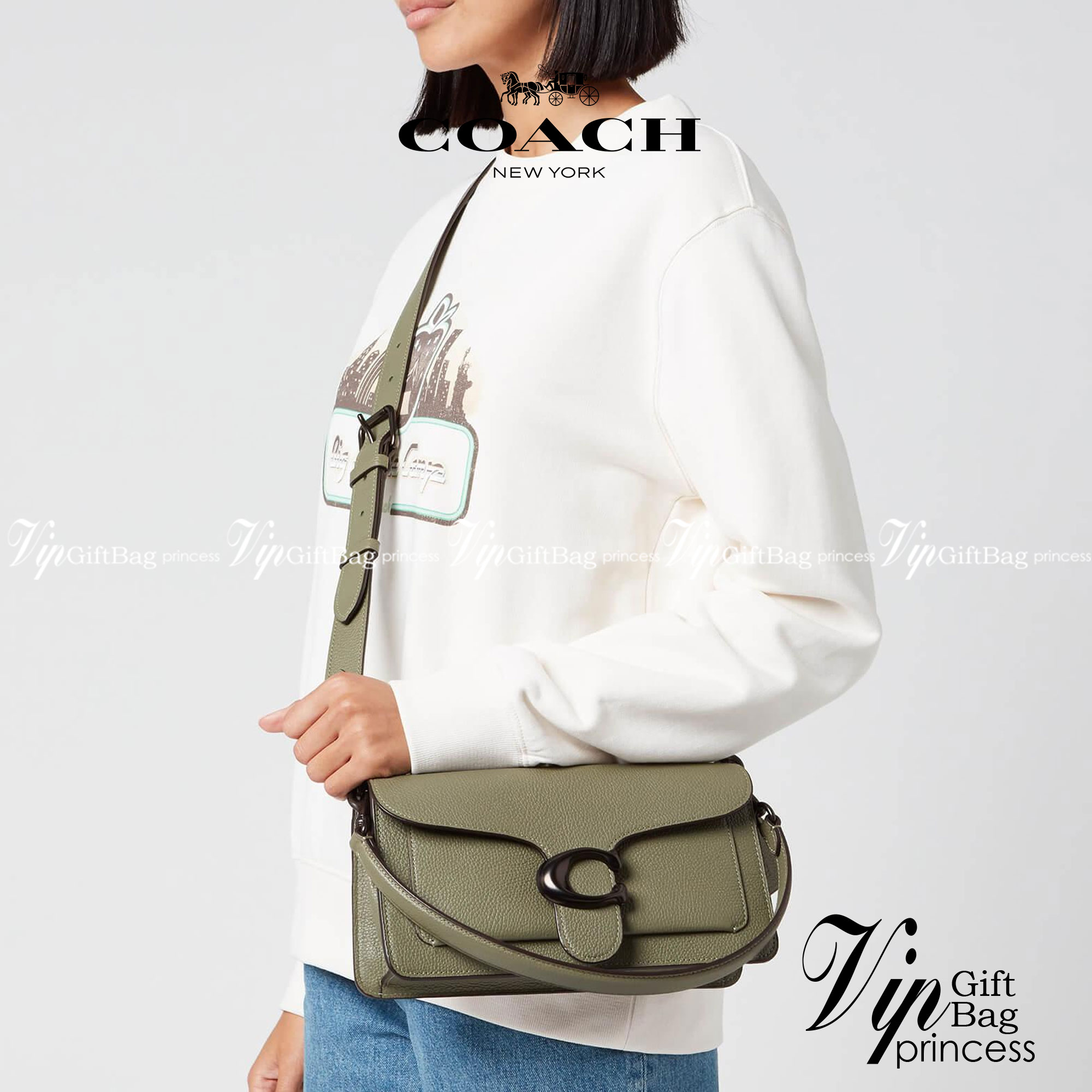 COACH TABBY SHOULDER BAG 26 ((73995)) พัฒนามากจากกระเป๋า Coach รุ่นดังยุค 1970 ทำจากผ้า Canvas เคลือบลายซิกเนเจอร์ หนังลายกรวดและหนังกลับ ด้วยวัสดุคลาสสิค มากับสายที่ถอดได้ถึง 2 สาย ไม่ว่าจะเป็นสายหิ้วหรือสายสะพาย หนังลายกรวดและหนังลูกวัวแบบเนื้อละเอียด แ