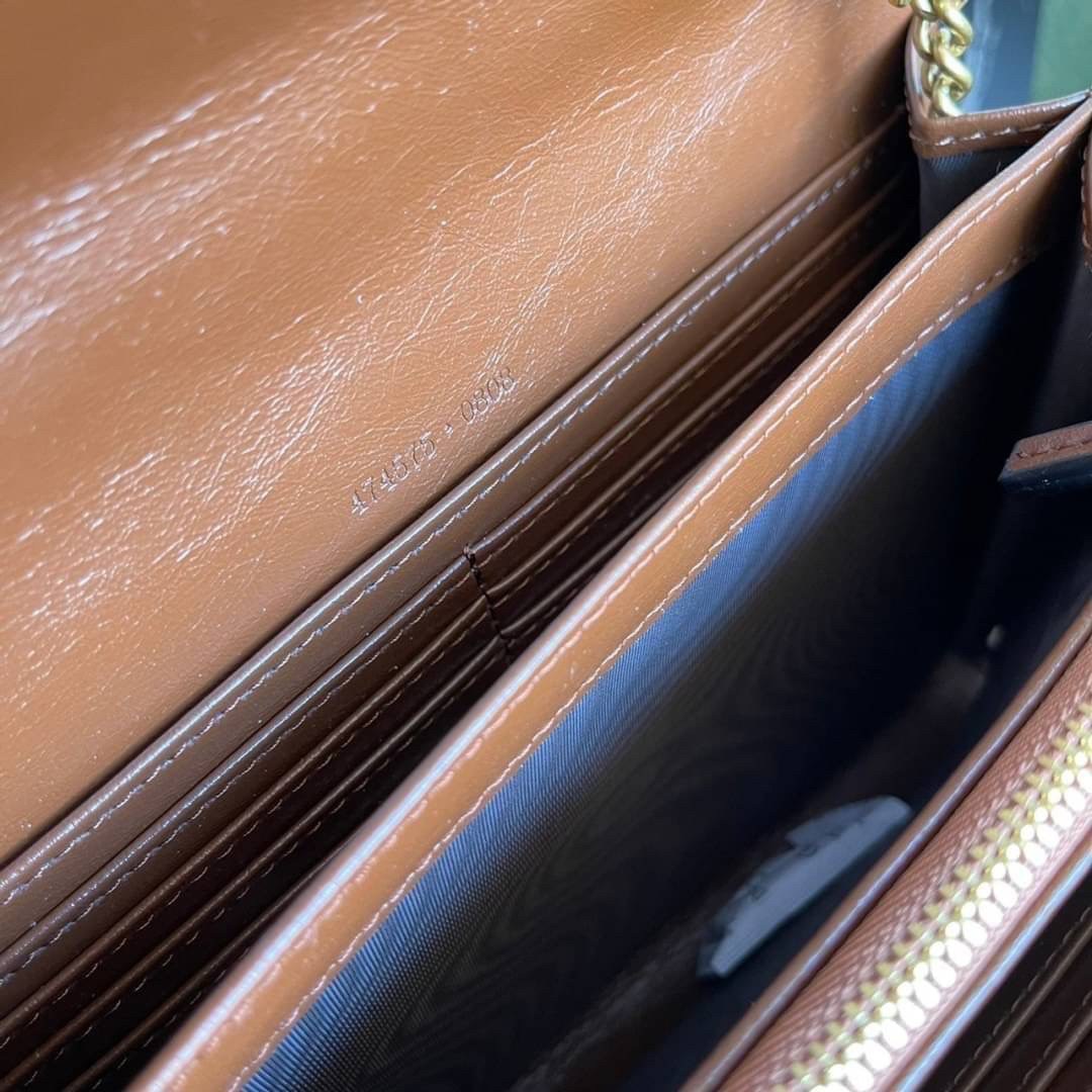 หนังแท้ GG Marmont matelassé mini bag พร้อมส่งที่ไทย GUCCI Wallet on Chain ภาพสินค้าถ่ายจากงานขายจริง รุ่นนี้หนังสวยมากค่ะ ละมุนที่สุด ใส่บัตร ใส่แบงค์ได้ รับรองว่าจะเป็นกระเป๋าที่จะหยิบใช้งานได้บ่อยๆ รับประกันความสวยปังค่าาา