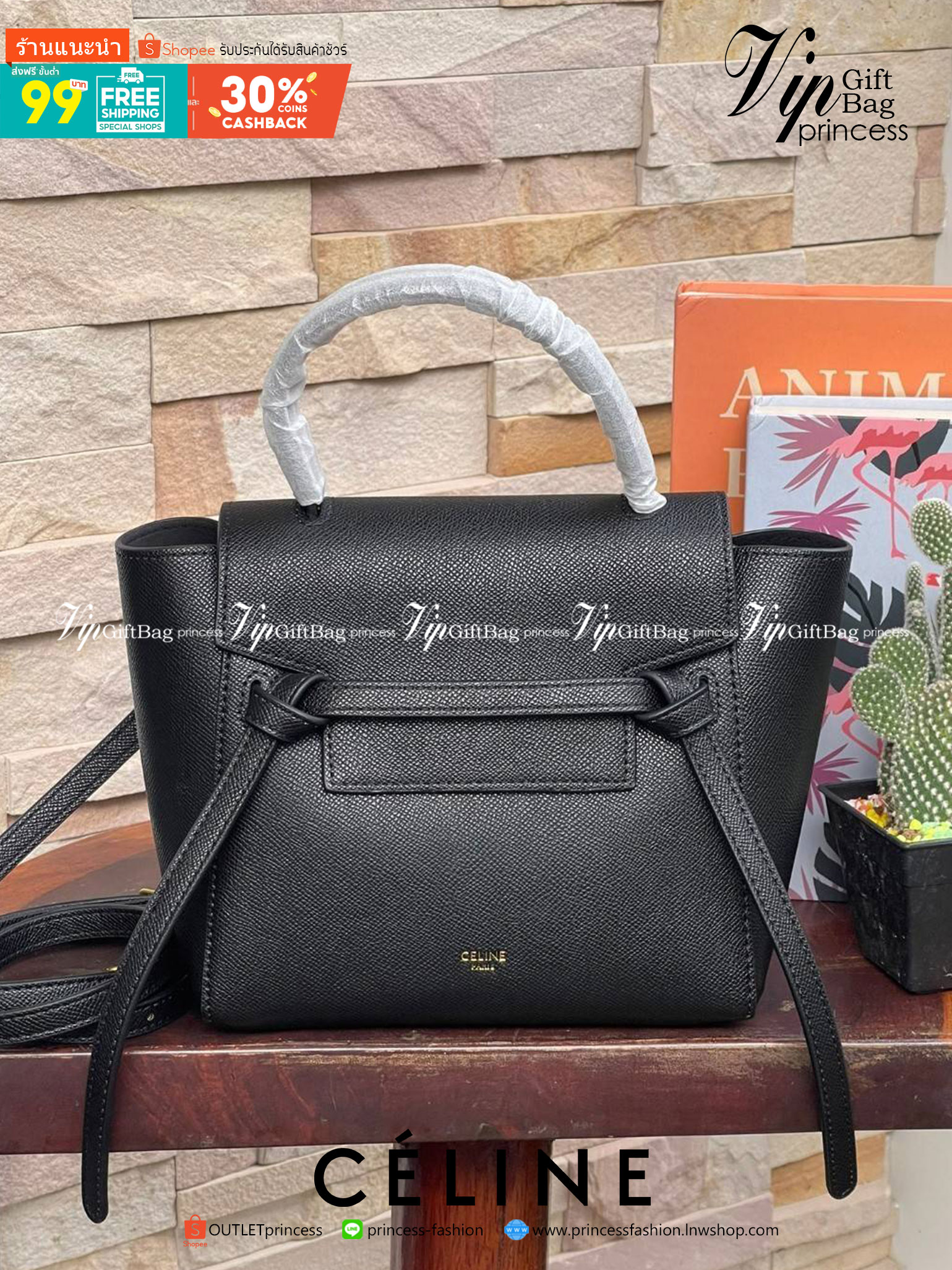 Celine NANO BELT BAG กระเป๋ารุ่น Belt Bag จาก CELINE เป็นกระเป๋าถือที่มีสไตล์มินิมอล และดูเรียบง่าย แต่หรูหรา ครองใจสาวก CELINE ได้เป็นอย่างดี โดยรวมแล้วรูปทรงของกระเป๋าถือว่าออกแบบมาได้อย่างพอดี ไม่มากหรือน้อยจนเกินไป คือช่วยให้คุณดึงดูดสายตาของผู้คนให้ม