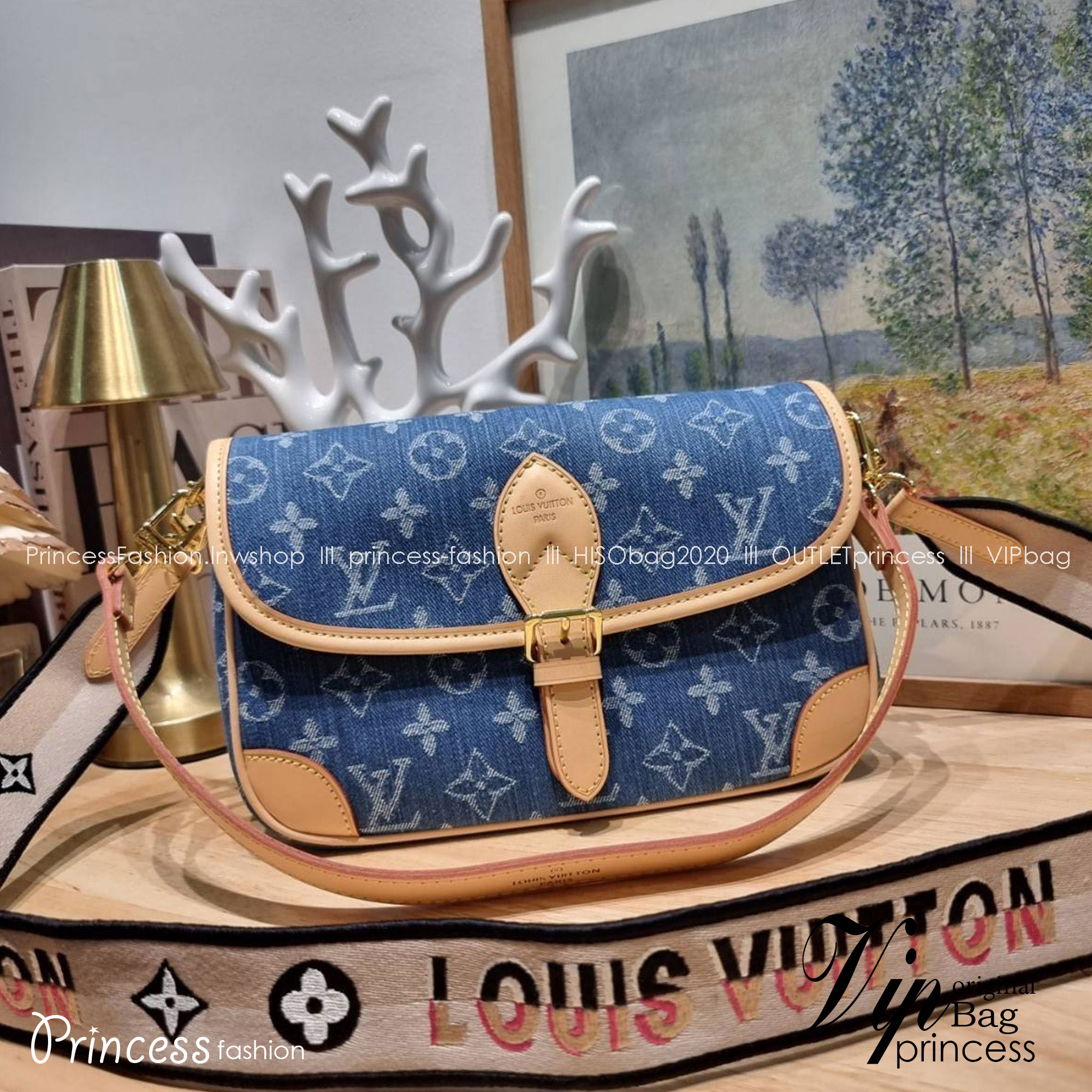 LV diane monogram denim bag กระเป๋ามัลติฟังก์ชั่น ดีไซน์ใหม่ ออกมาได้น่ารักน่าใช้มากๆ สียีนส์สวยมีเสน่ห์ มีสายมาให้ถึง 2 แบบ สายหนังคล้องไหล่ได้ ปรับสะพายข้างได้ และสายสปอร์ตครอสบอดี้ได้