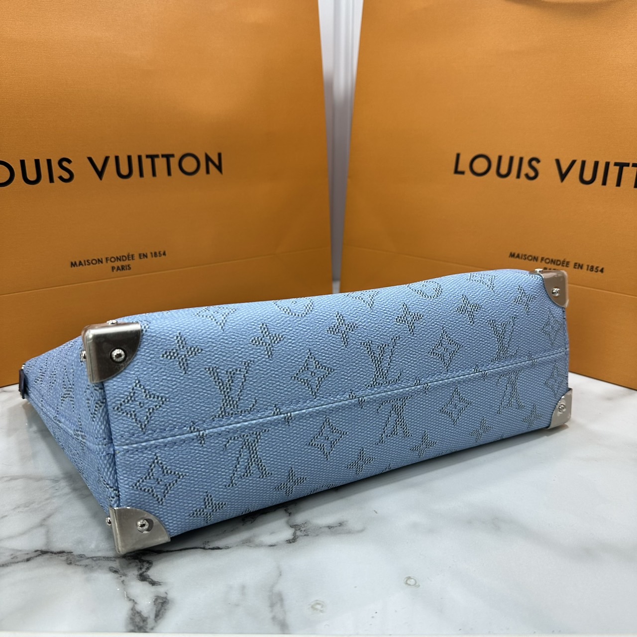 ORI หนังแท้ | LV Bobo Trunk bag Monogram Heritage Canvas / LV Hobob Bag กระเป๋าถือ กระเป๋าสะพายทรงโฮโบ ไอเท็มใหม่ล่าสุดจากตระกูล Trunk รังสรรค์จาก Monogram Heritage แคนวาส มุมกระเป๋าที่ได้แรงบันดาลใจจากทรังก์