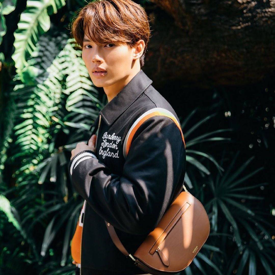 BURBERRY FRAGRANCES HALFMOON BAG VIP GIFT WITH PURCHASE (GWP) กระเป๋าสะพายพรีเมี่ยมกิ๊ฟ Limited Edition รุ่นใหม่จากน้ำหอม BURBERRY DUTY FREE วัสดุหนังแท้ CalfSkin ดีไซน์สวยหรูอยู่ทรงมีโลโก้แบรนด์และช่องซิปด้านหน้า ด้านหลังมีช่องใส่ของ เปิดปิดด้วยฝาปิดแม่เ