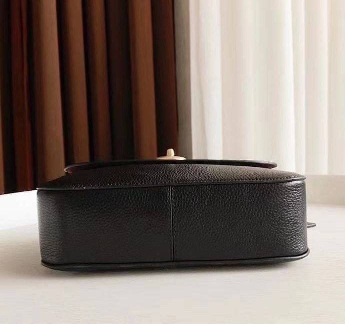 COACH MARLIE TOP HANDLE SATCHEL BAG (COACH C1765) กระเป๋าหิ้ว//สะพายข้าง//สะพายครอสบอดี้ร์ได้ หนังแท้สวยงามค่ะ เปิดปิดกระเป๋าแบบหมุนล็อคใช้งานง่าย ภายในโล่งสามารถใส่กระเป๋าเงินใบยาวได้;ของจำเป็นได้ครบค่ะ;มีช่องซิปและช่องโล่งให้ใส่ของจุกจิกนะคะ มาพร้อมสายส