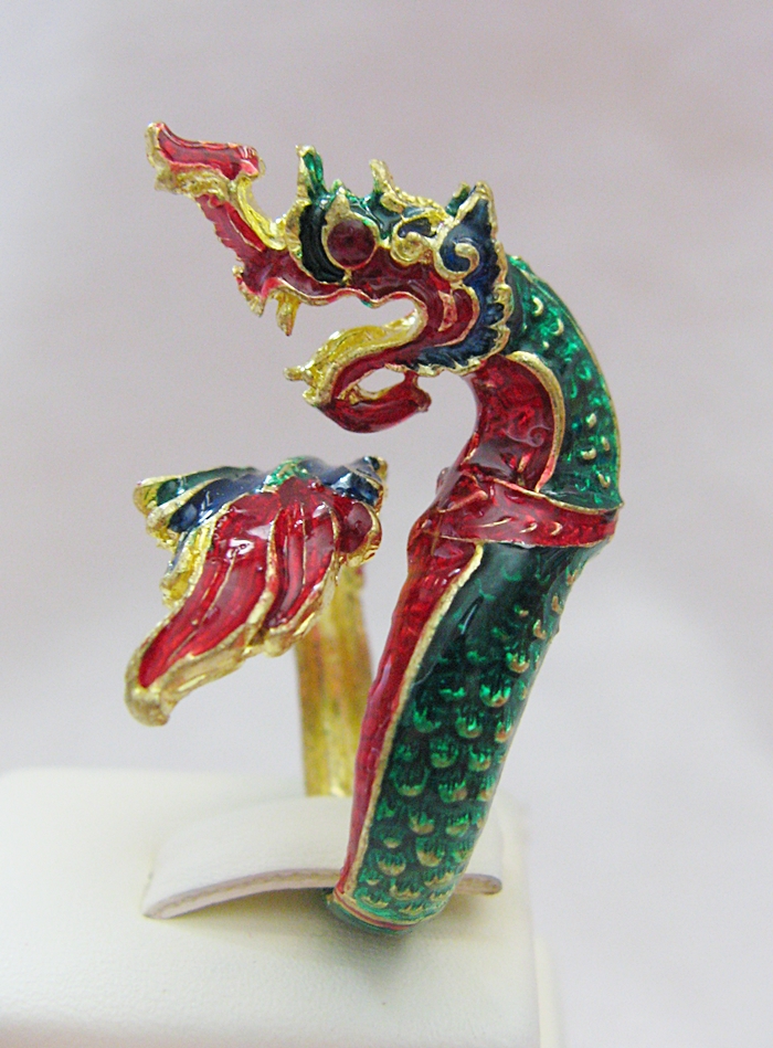 แหวนพญานาคเนื้อทองเหลืองเศียรเดียวลงยาสีเขียว เสริมบารมี โชคลาภค่ะ