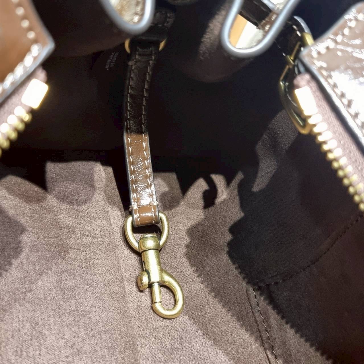 ORI หนังแท้ | Coach Empire carryall bag กระเป๋าสะพายทรงโฮโบ รุ่นใหม่ล่าสุดมาแรงมากๆ จึ้งสุดๆ ดีไซน์เฉี่ยว เก๋ สะพายไปคาเฟ่ ไปเที่ยวถ่ายรูปสวยๆ คือเหมาะสุดๆ