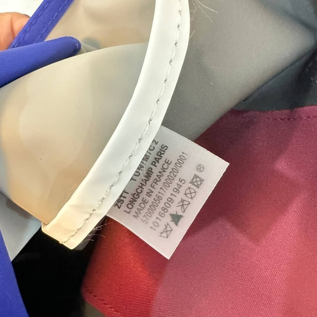 LONGCHAMP LE PLIAGE RE-PLAY TOP HANDLE BAG สินค้ารุ่นลิมิเต็ด collection สุดปัง ซื้อใบเดียวเหมือนได้2 ใบ กระเป๋าสะพายแนวตั้งที่กว้างขวาง มีเอกลักษณ์เฉพาะตัวแต่มีดีไซน์ที่น่าดึงดูด