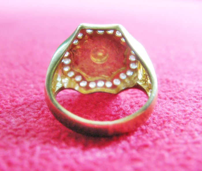 สินค้าจองค่ะ แหวนยันต์8ทิศ(โป๊ยข่วย)เนื้อทองเหลืองล้อมเพชรค่ะ