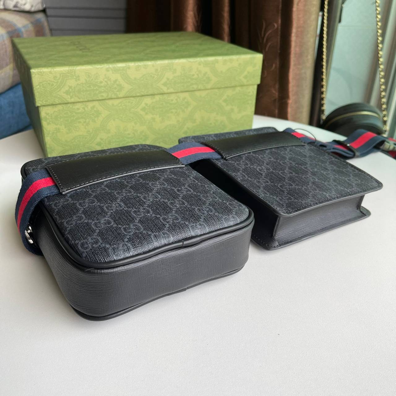 หนังแท้ Gucci GG Supreme belt bag - Neutrals A two-pouch belt bag in GG Supreme canvas with black leather trims. กระเป๋าคาดอก/คาดเอว อีกรุ่นหนึ่งที่หลายคนตามหา งานออริสวยมาก ทำจากหนังแท้ สามารถใช้ได้ทั้งผู้ชายแล้วก็ผู้หญิงสามารถคาดเอวหรือคาดอกก็ได้ พร้อมส