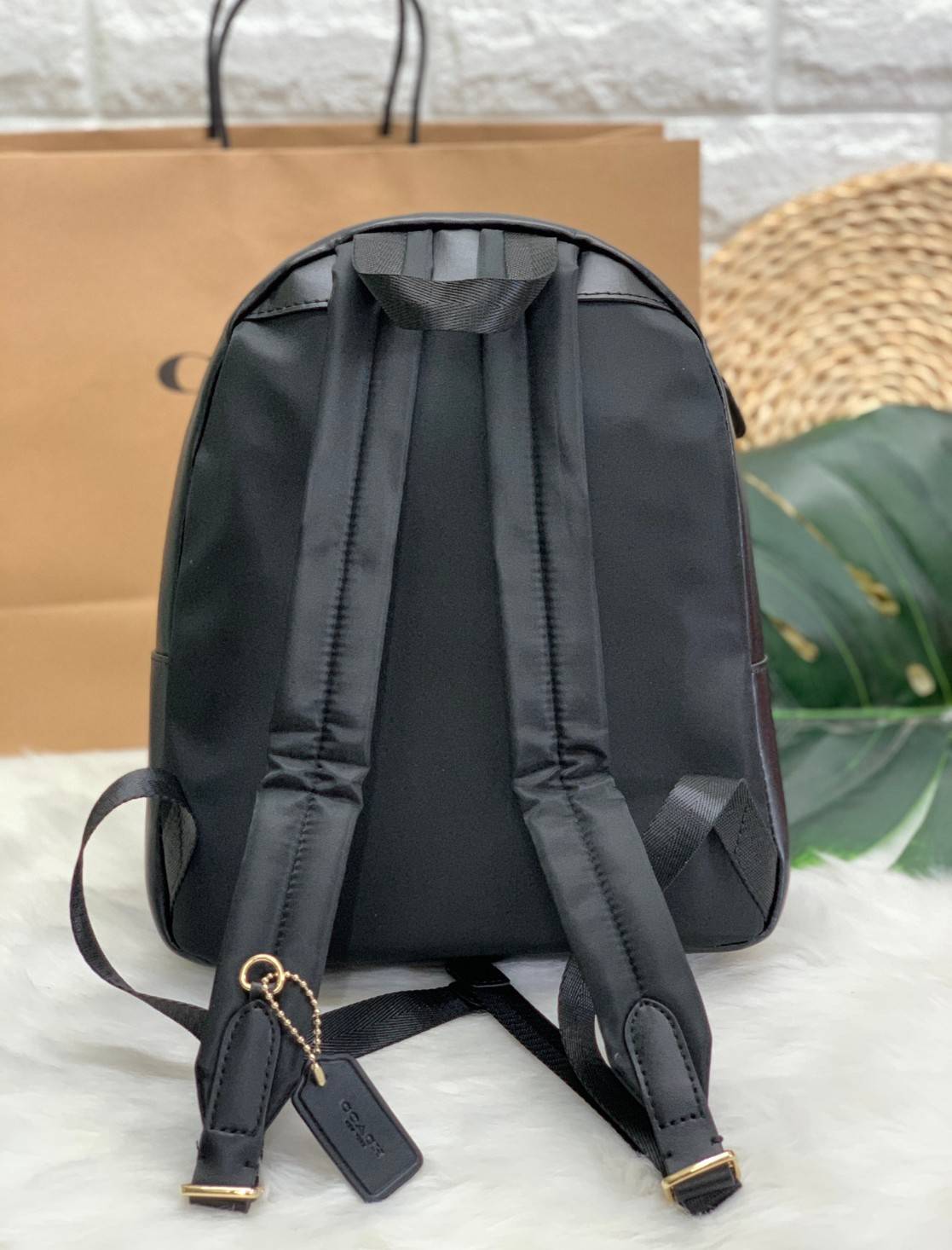 OUTLET 】COACH MEDIUM CHARLIE BACKPACK IN SIGNATURE ((32200)) พร้อมส่งที่ไทยอีกครั้งค่ะ! กระเป๋าสะพายหลังขนาดกลาง หนังแท้+ไนล่อน ด้านหน้ามีช่องซิปให้หนึ่งช่อง;เปิดปิดช่องหลักแบบซิปคู่ ภายในกว้างใส่สัมภาระได้จุนะคะ พร้อมช่องซิปให้อีกช่องค่ะ;สายสะพายสามารถเล