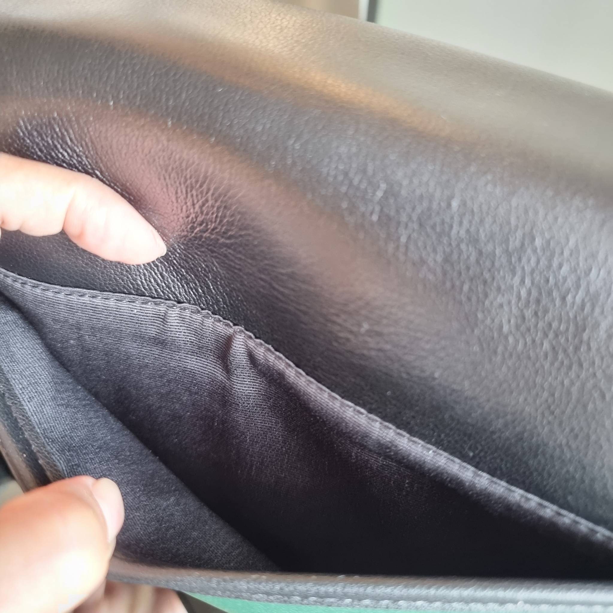 COACH TRACK CROSSBODY IN COLORBLOCK WITH COACH PATCH C6657 C8128 หล่อบอกต่ออีกหนึ่ง กระเป๋าสะพายทรงแมสเซ็นเจอร์ รุ่นเอาใจหนุ่มๆ ที่สาวๆก็อยากใช้!! ด้วยดีไซน์สีคัลเลอร์บล็อคที่โดดเด่น ทำให้ดูน่าใช้งาน วัสดุหนังแท้ สวยคมซ่อนหรู ฝากระเป๋ามีตัวล็อคแน่นหนา เปิ