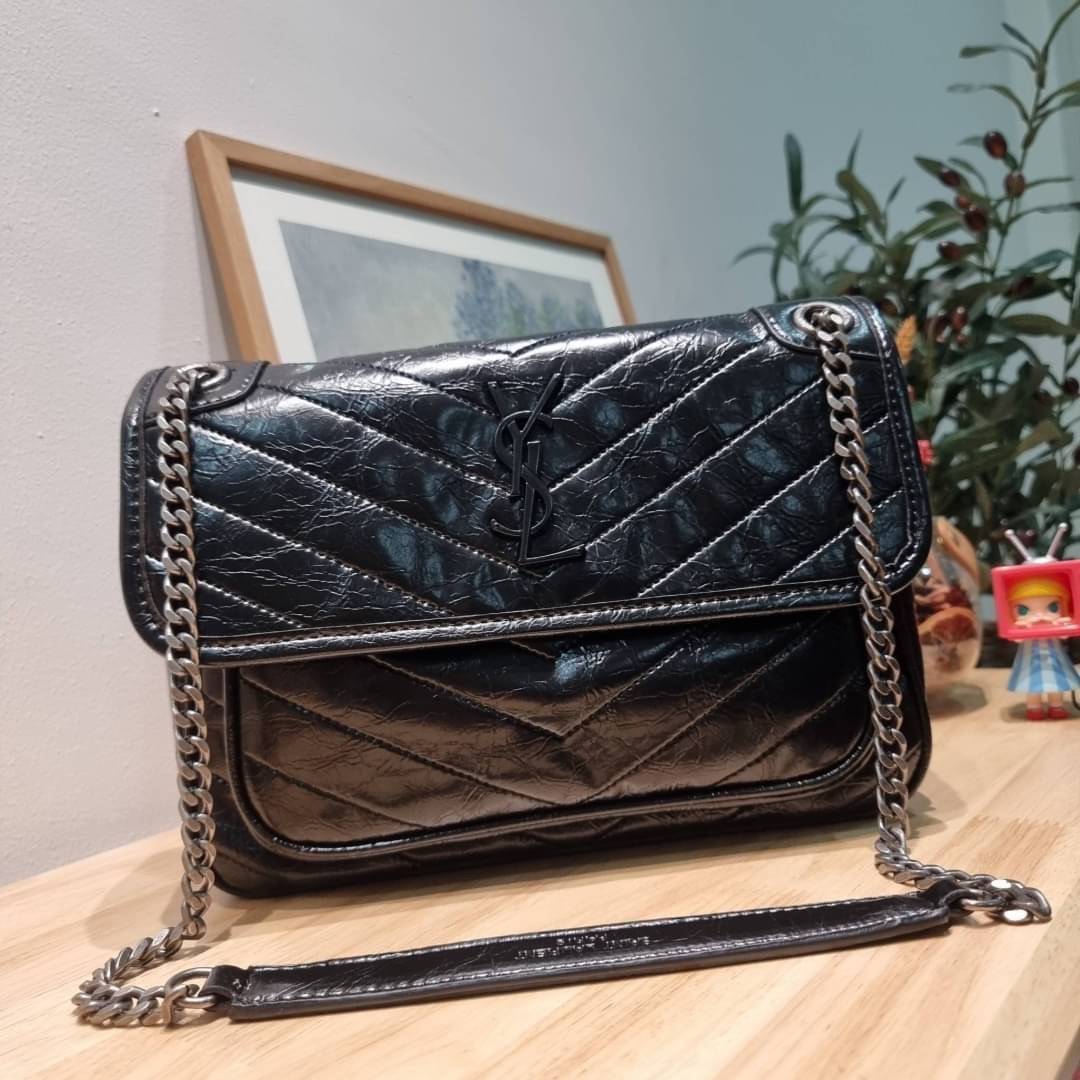 YSL niki baby chain bag in crinkled vintage leather / Yves Saint laurent shoulder bag กระเป๋าสะพายทรงคลาสสิค สุดฮอต ที่ใครๆก็ต้องมีใช้ ดีไซน์เรียบหรู วัสดุหนังลายวินเทจสัมผัสดี