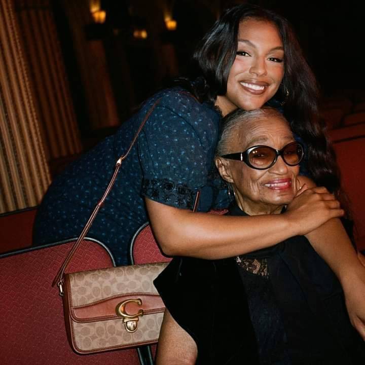 OUTLET 】COACH STUDIO SHOULDER BAG IN SIGNATURE CANVAS (COACH C6639) โอ้โห!! ตลึงเลย สวยฟาดมากๆเทอ!! 🌺ห้ามพลาดนะยูวว🤩รุ่นคลาสสิค เรียบหรู ดูแพงสุดๆ //พร้อมส่งก่อนใคร ยังไม่มีในช็อปไทยนะยูวว😘//กระเป๋าสะพาย คลอสบอดี ดีไซน์เฉียบ สายปรั