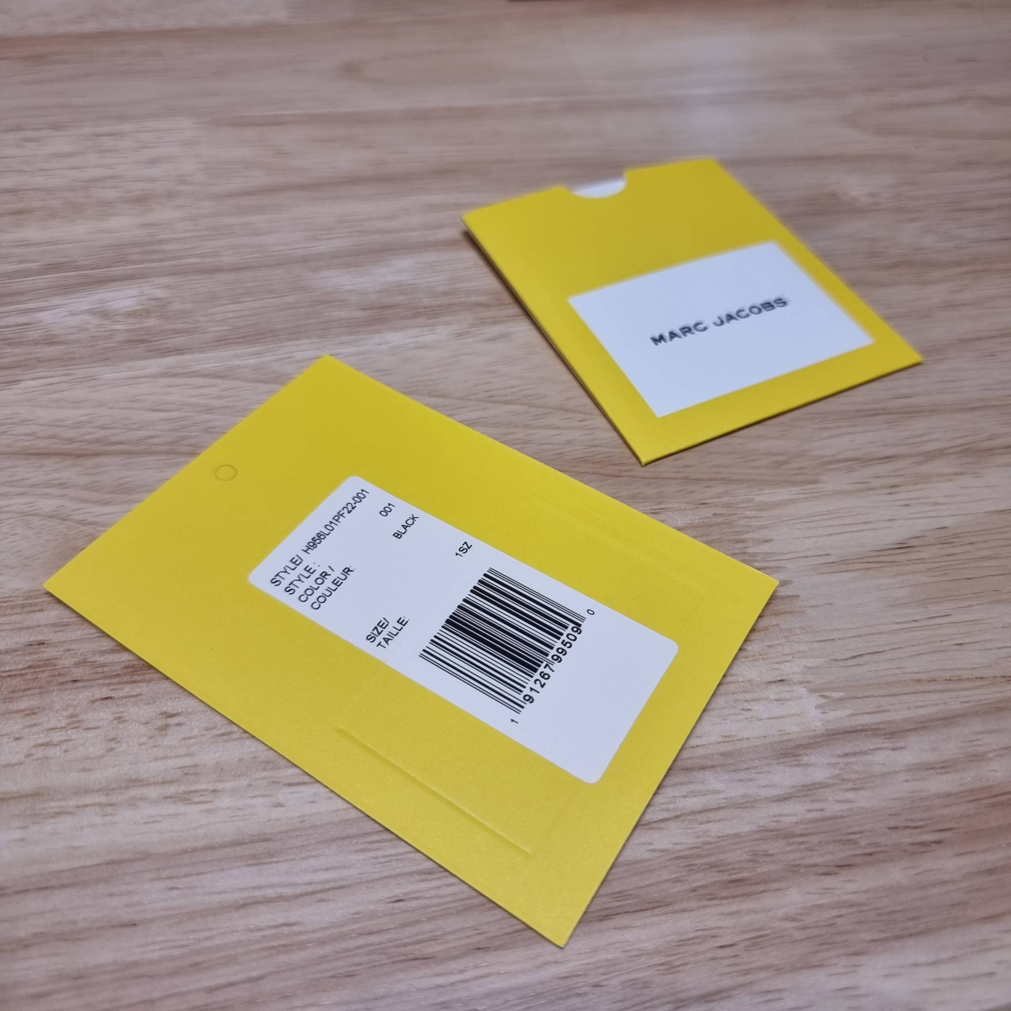 MARC JACOBS THE J MARC SHOULDER BAG คอลเลคชั่นใหม่ล่าสุด สวยฟาดกว่าใคร ใบไหนๆก็ต้องหลีก กับกระเป๋าสะพายไหล่สุดหรู รูปทรงใช้งานง่าย ดีไซน์เรียบ แต่แฝงไปด้วยความผู้ดี ดูแพง