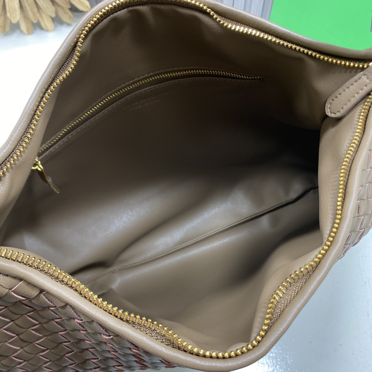 BOTTEGA Large Hop Shoulder Bag 48cm / BOTTEGA Hobo Bag กระเป๋าสะพายไหล่ใบใหญ่ จุของได้เยอะมาก ดีไซส์สานเป็นเอกลักษณ์สวยงาม