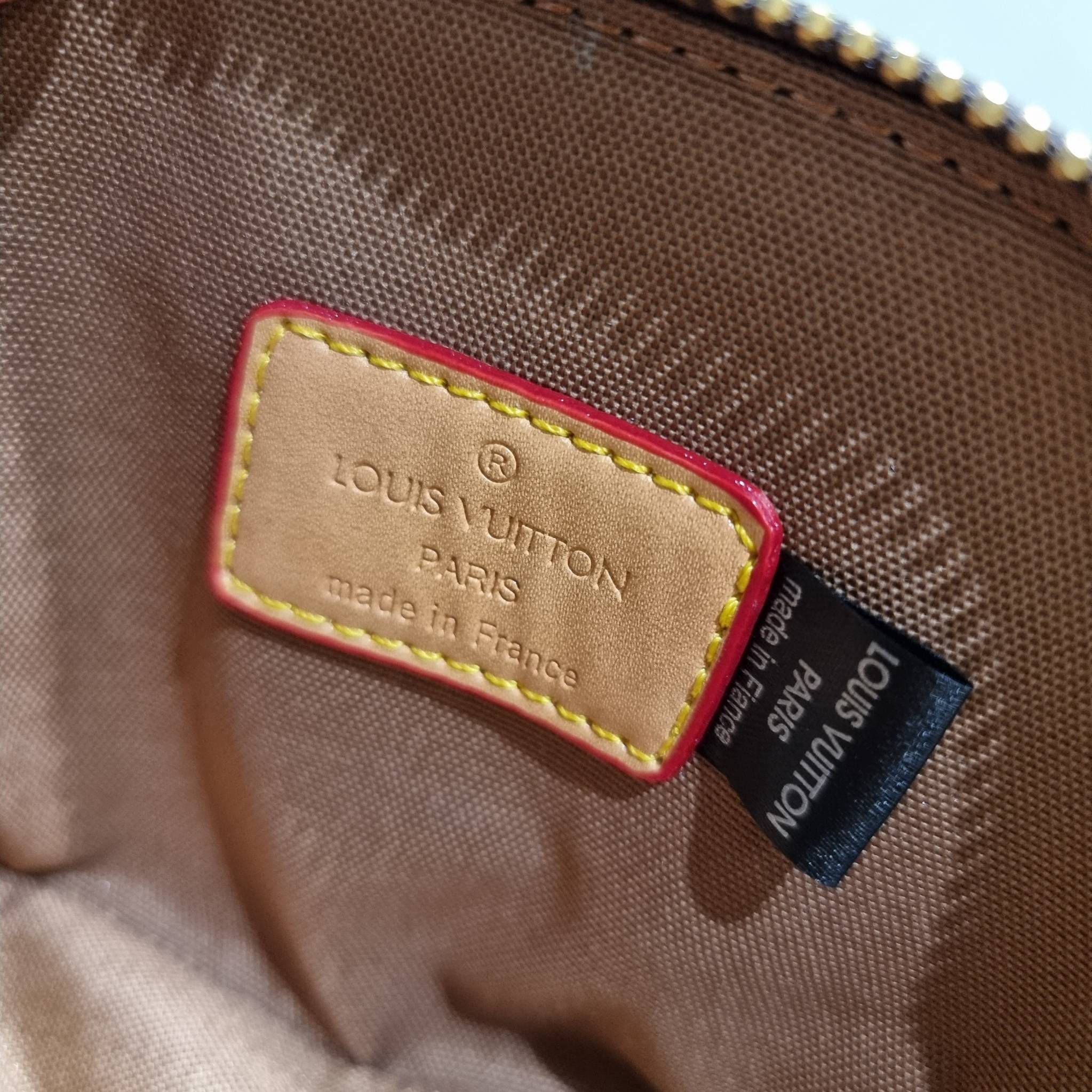 LV TRIO MINI ICONES ใหม่ล่าสุด น่ารักน่าใช้ ที่รวบรวมรุ่นสุดยอดที่เป็นดั่งไอคอนนิค ให้ทุกคนได้สะสมครบคอลเลคชั่น ในไซส์มินิ วัสดุหนังแคนวาสทุกใบ มีสายสะพายข้างให้ เกี่ยวทุกใบรวมสะพายทีเดียว หรือแยกใช้วันแบบ วันละสไตล์ สลับได้ไม่มีเบื่อ มาพร้อม box set ครบ 