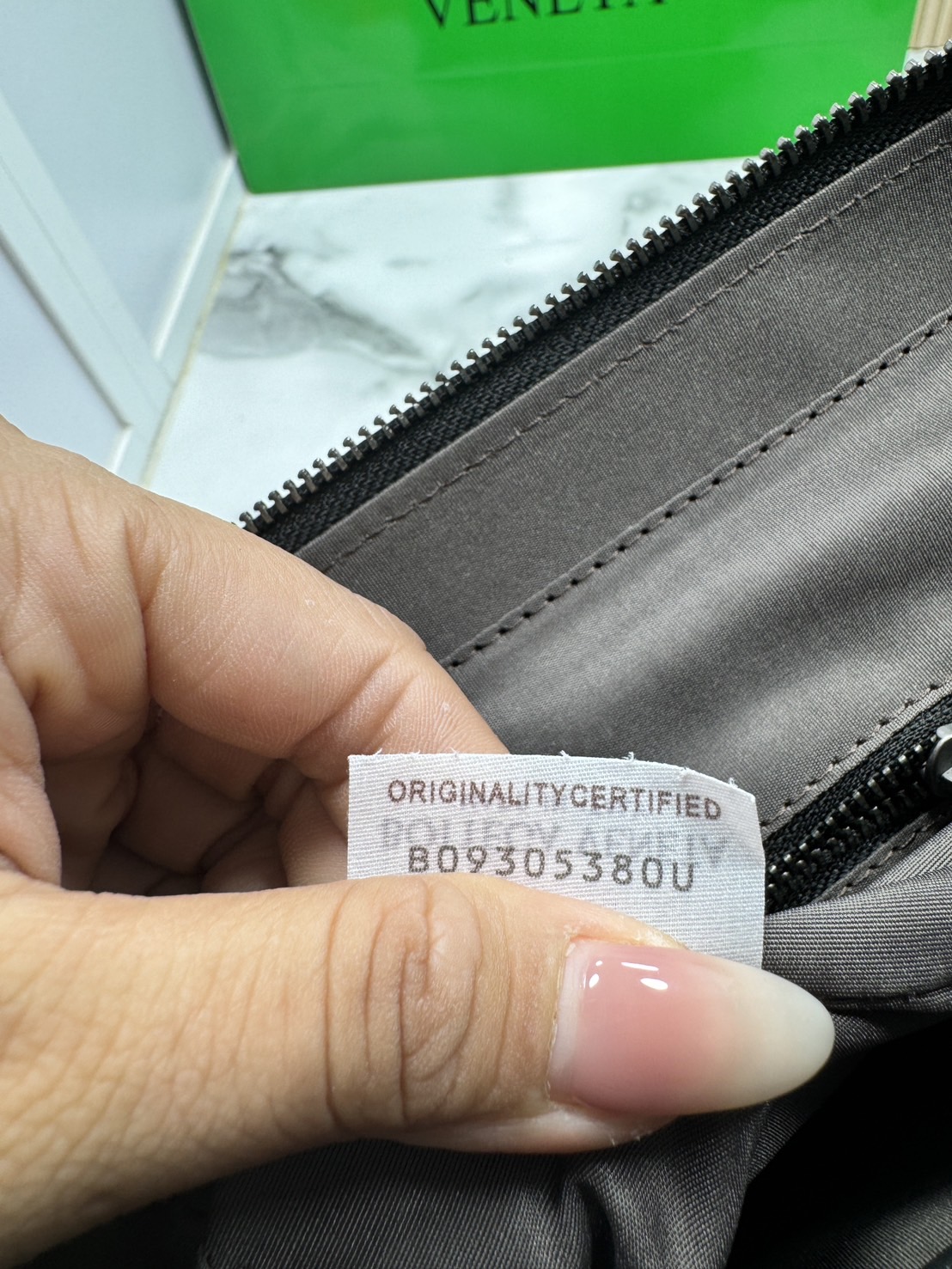 ORI หนังแท้ | Bottega Shadow Signature Flap Backpack / Bottega Backpack กระเป๋าเป้ กระเป๋าสะพายหลัง โดดเด่นด้วยงานสานตารางสวยคลาสสิคเรียบหรูเป็นเอกลักษณ์