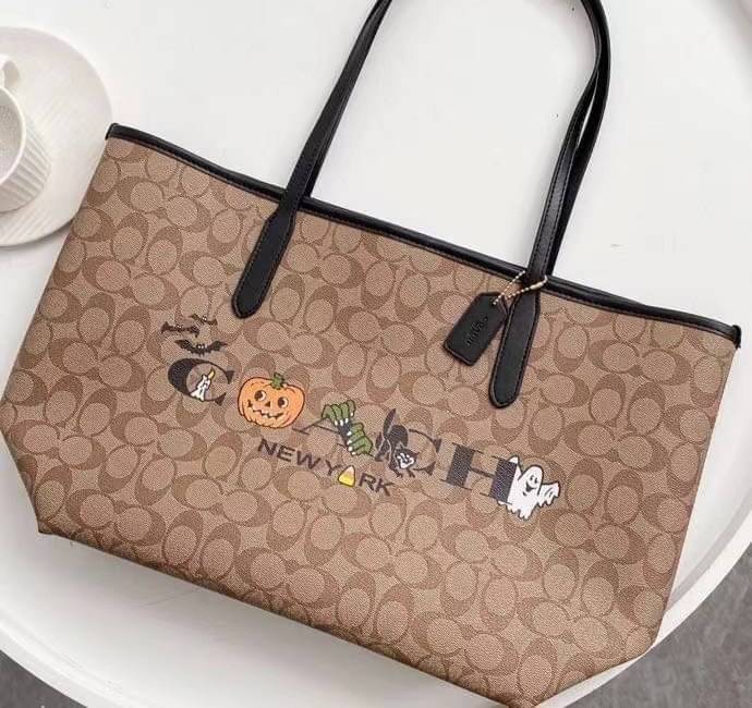 COACH CITY TOTE IN SIGNATURE CANVAS WITH HALLOWEEN (C5714)