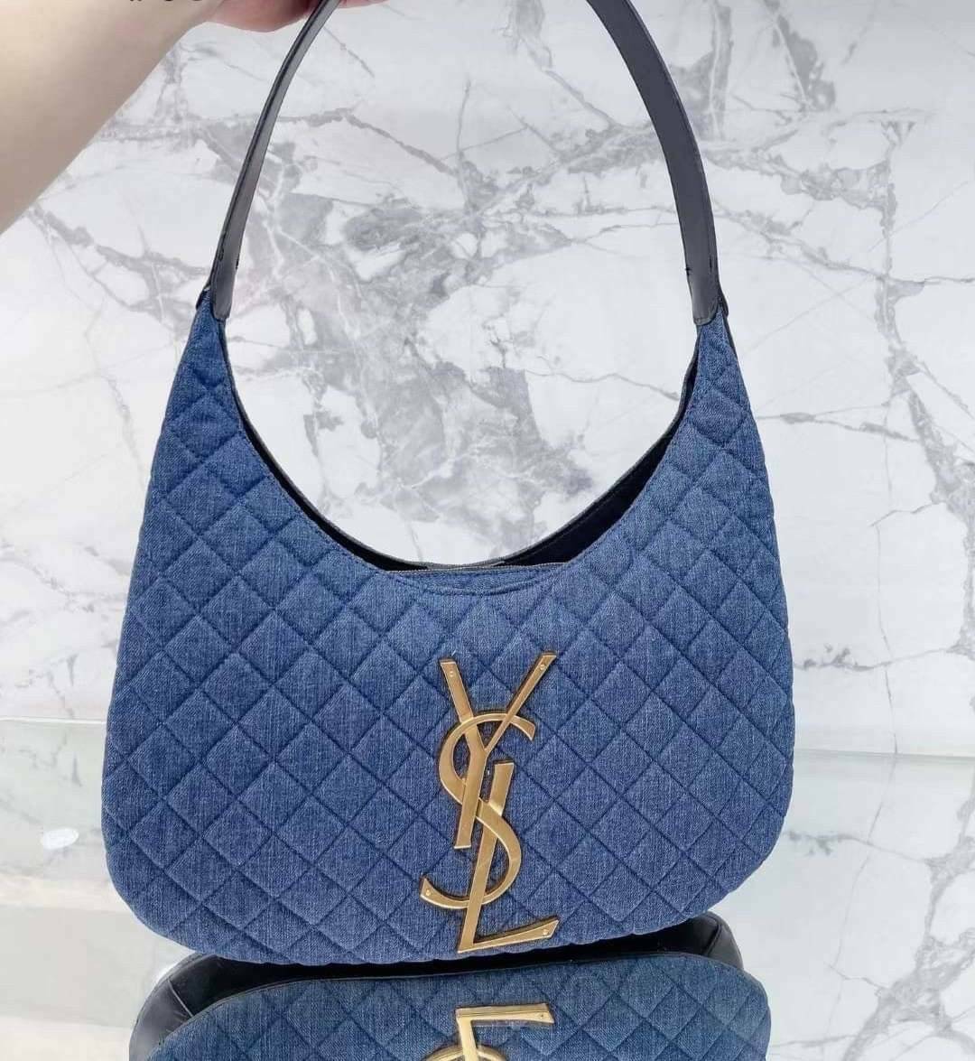 YSL Icare Maxi Shopping Bag In Quilted Lambskin 15" / YSL Icare Maxi Denim กระเป๋าสะพายใบใหญ่ มาพร้อมใบเล็ก หนังบุเย็บลายตาข่าย (Quilted Bag) ดีไซน์โฉบเฉี่ยวกว่าหลายระดับด้วยการประดับฮาร์ดแวร์ทองเหลืองในตัวอักษร Y.S.L สะดุดตา มอบสไตล์เรียบง่ายแต่คลาส