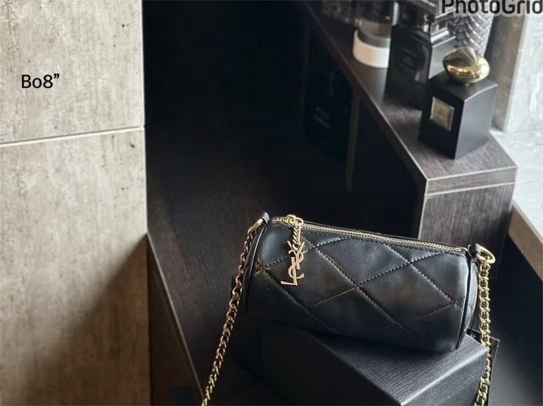 YSL Sade Mini Tube Bag กระเป๋าสะพายไหล่ดีไซน์ทรงกระบอก ให้คุณสนุกไปกับทุกสไตล์การแต่งตัว สวยหรูเรียบง่าย คงเอกลักษณ์ที่ให้ความเป็นผู้ดีในตัว -- [รับตัวแทนกระเป๋า]