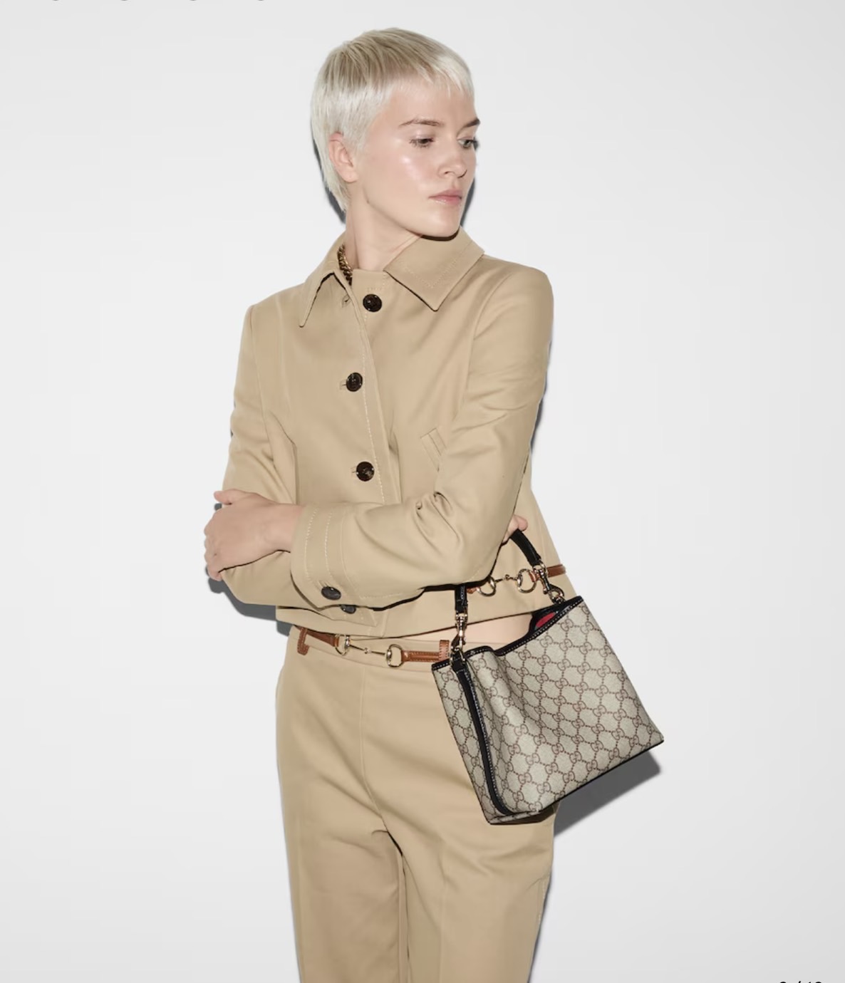 7.5" ORI หนังแท้ | Gucci GG Emblem small bucket bag กระเป๋าสะพายทรงบัคเก็ตใบเล็ก คอลใหม่ตีความประวัติศาสตร์แห่งความสง่างามและงานฝีมือของแบรนด์ขึ้นใหม่