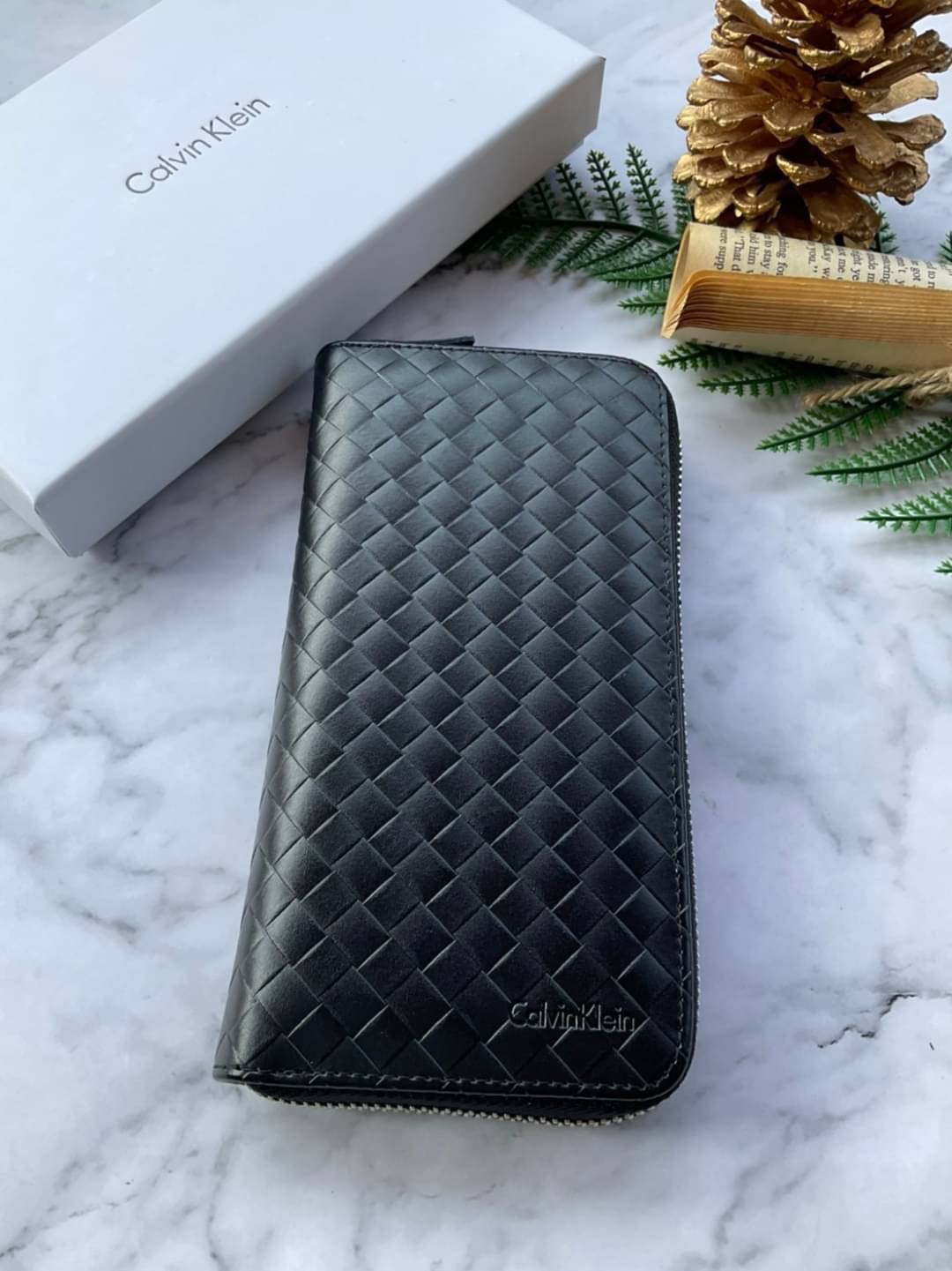 Calvin Klein Long Wallet กระเป๋าสตางค์ใบยาว ลายสาน ซิปรอบ หนังวัวแท้ หนังนุ่ม หอม