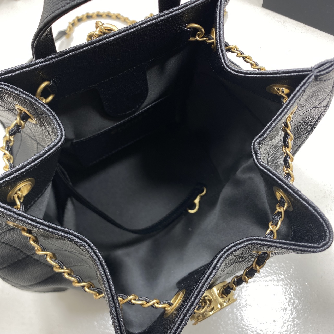 ORI หนังแท้ | CHANEL 25 Medium Backpack กระเป๋าสะพายหลัง ดีไซน์ใหม่ล่าสุด สวยเรียบหรูดูแพง Pre-collection Fall/Winter 2025/26 🤍 เกรดออริจินอล