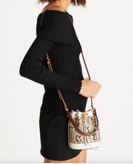 TORY BURCH MINI T MONOGRAM EMBROIDERED RABBIT BUCKET BAG WITH LEATHER SMALL WALLET ((143230)) 🎁 เปิดตัวรุ่นใหม่ได้น่ารักและสวยงามมากๆ พร้อมส่งที่ไทยก่อนใคร