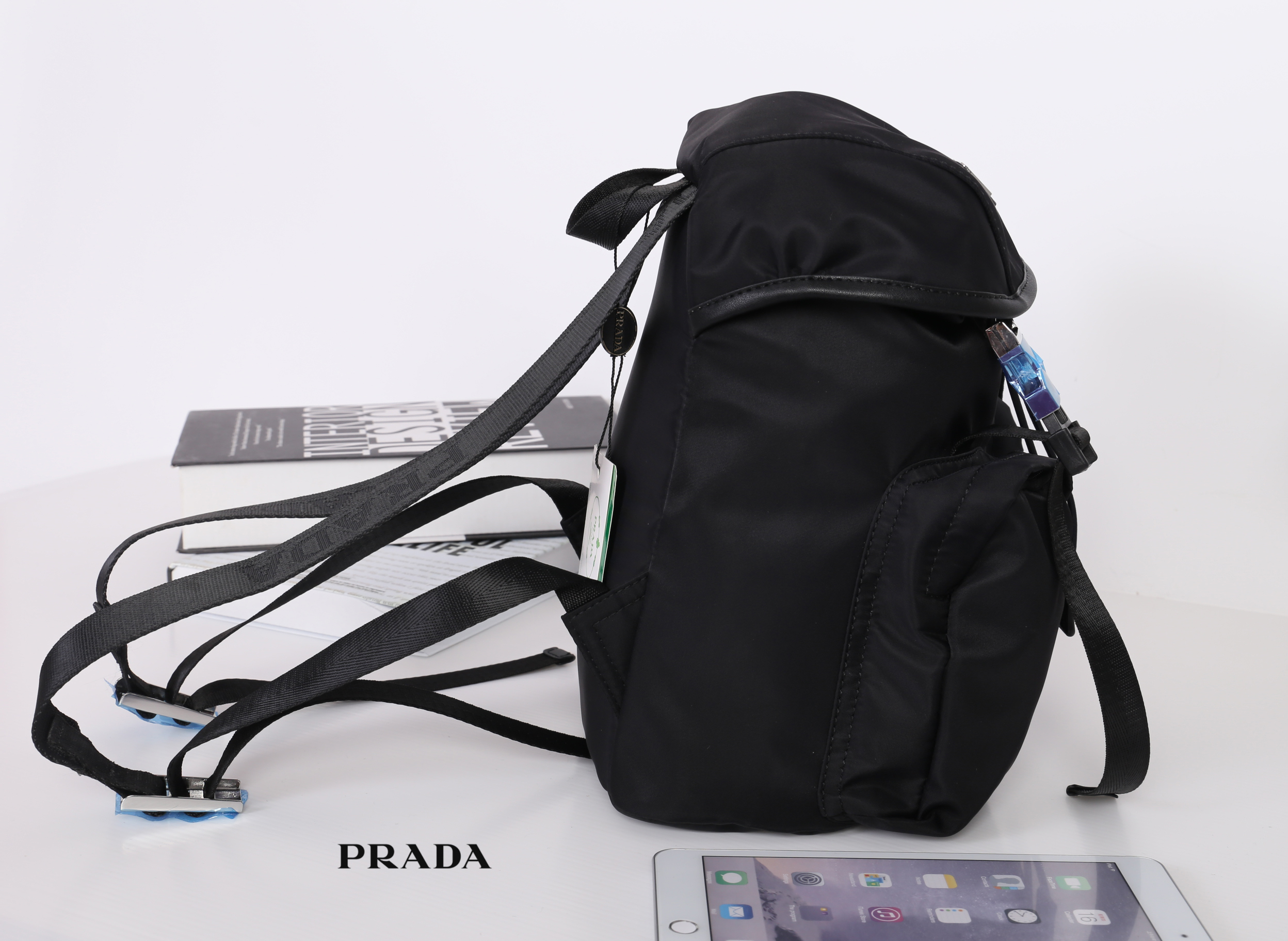 PRADA NYLON MINI BACKPACK สินค้า Premium gift จากเค้าเตอร์แบรนด์ต่างประเทศ รุ่น Limited edition กระเป๋าสะพายเป้ Size mini ขนาดกำลังน่ารัก ที่ฮ๊อตสุดๆ วัสดุเป็น Nylon เนื้อหนา คุณภาพดี ขนาดกะทัดรัด พกพาสะดวก น้ำหนักเบา ด้านหน้าติดโลโก้แบรนด์ อะไหล่เงินสวยห