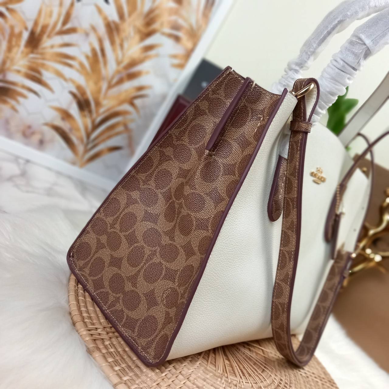 COACH CHARLIE CARRYALL IN SIGNATURE CANVAS (31210) ðšāđāļĢāļĩāļĒāļāļŦāļĢāļđ āļāļĨāļēāļŠāļŠāļīāļ//āļāļĢāļ°āđāļāđāļēāļāļ·āļ āļāļĢāļ°āđāļāđāļēāļŠāļ°āļāļēāļĒ āļāļĢāļ TOTE āļŠāļļāļāļŦāļĢāļđāļŦāļĢāļē āļāļĩāđāļāļāđāđāļāđ āđāļĄāđāļāļģāđāļ// āļ§āļąāļŠāļāļļāđāļāļāļ§āļēāļŠ āļāļŠāļĄāļŦāļāļąāļāđāļāđāļāļļāļāļ āļēāļāđāļĒāļĩāđāļĒāļĄ āļĢāļđāļāļāļĢāļāđāļāļāđāļāđāļ āļĨāļēāļĒ SIGNATURE āļŠāļ§āļĒāļĄāļēāļ// āļāđāļēāļāđāļāļĄāļĩ 2 āļāđāļāļāđāļĨāđāļāļāļ§āđāļēāļ āđāļĨāļ°āļāļĩāļ 1 āļāđāļāļāļāļīāļāļ