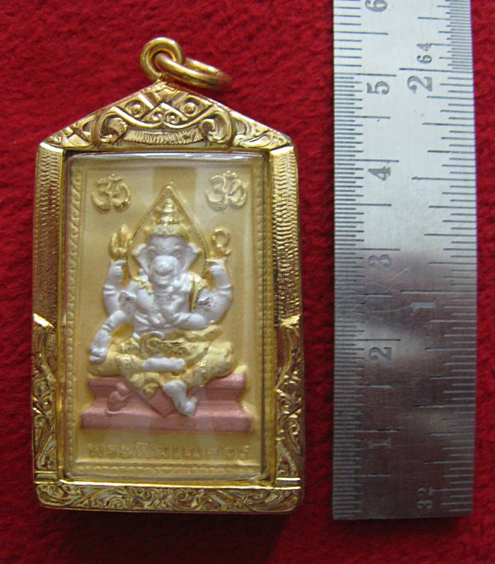 สินค้าหมดค่ะ เหรียญพระพิฆเนศปางรีนาโมจัน คณปติ(ช่วยขจัดหนี้สิน อุปสรรค ทวีทรัพย์)หลังท้าวมหาพรหม เนื้อสามกษัตริย์ทรงสี่เหลี่ยม เลี่ยมทองไมครอนพร้อมใบคาถาค่ะ