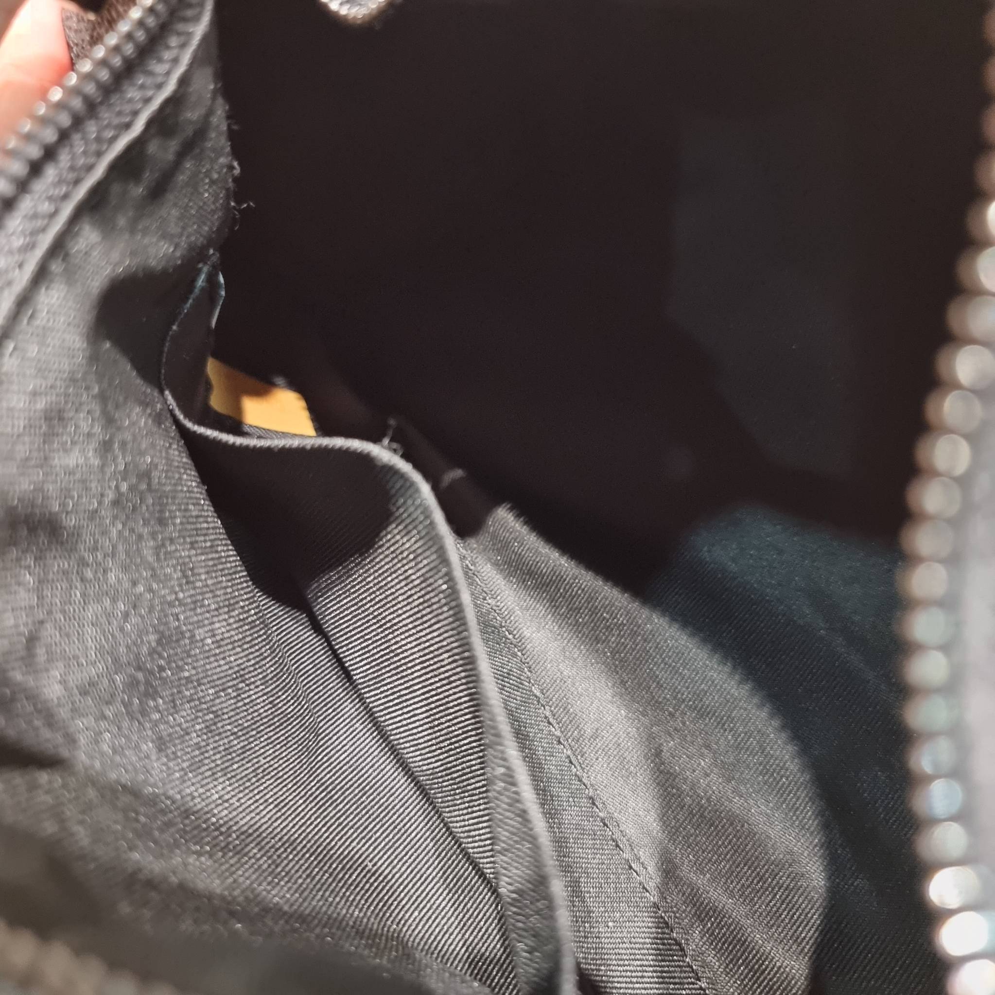 LV x YK KEEPALL BANDOULIERE 25 BAG ย่อส่วนความเท่ให้สะดวกกับชีวิตประจำวัน กับกระเป๋าสะพาย ทรงกระเป๋าเดินทางสุดคลาสสิค ด้วยดีเทลความเป็นเอกลักษณ์ เรียบแต่หรู