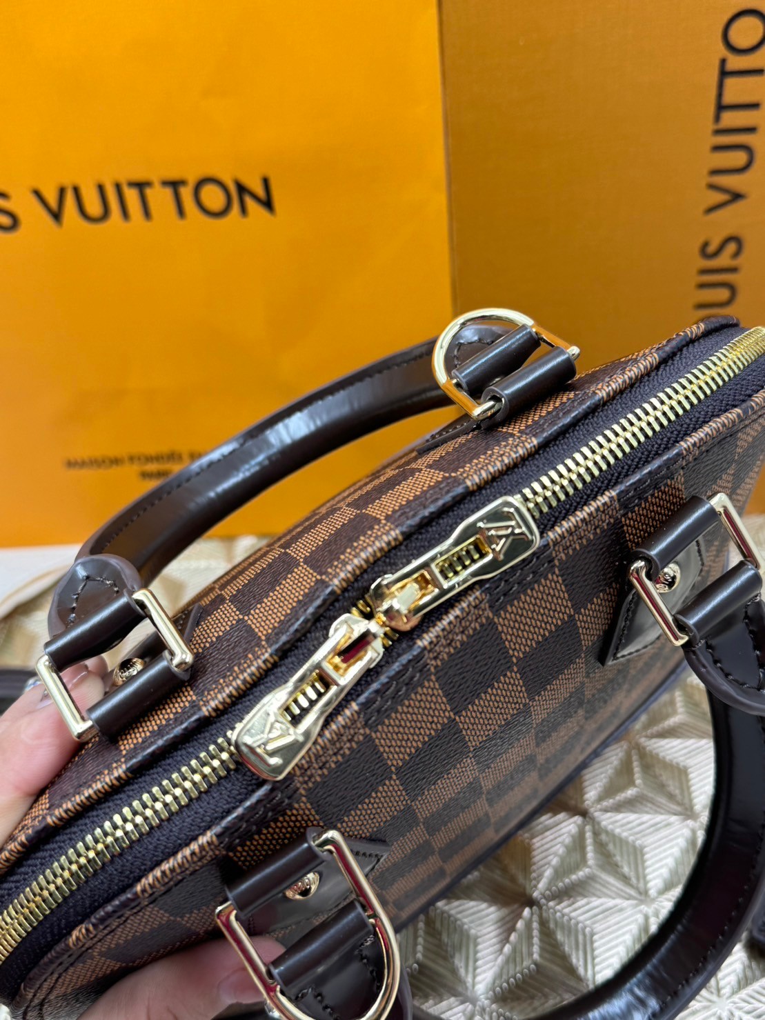 LV Alma BB Damier Ebene Handbag กระเป๋าถือสะพาย เกรดออริ 1:1 ใช้งานต่างประเทศได้