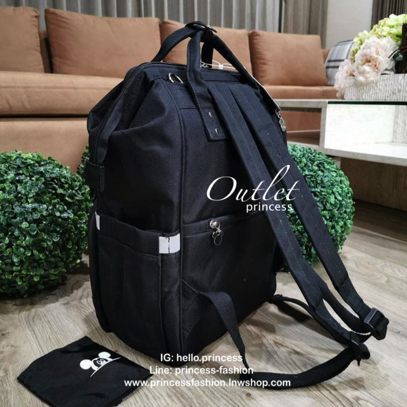 Disney Collection Rucksack (L) กระเป๋าสะพายเป้คอลเลคชั่นดิสนีย์ใบใหญ่กำลังดีน้ำหนักเบาวัสดุ Nylon & Polyester 100% ทำความสะอาดง่าย ด้านหน้ามีโลโก้และช่องซิป พิมพ์ลายมิกกี้/มินนี่โดดเด่น มี Pocket ใส่ขวดน้ำซ้ายขวา ด้านหลังมีช่องซิปสะดวกใช้หัวซิปแบรนด์ ภายใ