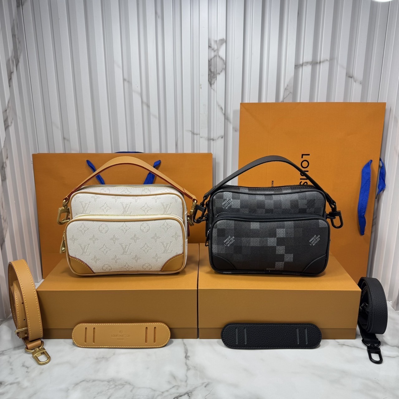 ORI หนังแท้ | LV Nil Messenger Bag / Nil D16 / Nil G71 กระเป๋าสะพายทรงแมสเซ็นเจอร์ พร้อมพอคเก็ตซิปหน้า และหูจับถอดได้ ถือเป็นคลัทเท่ๆ ได้เลย มาพร้อมรองบ่า/สายสะพายถอดได้ สะดวกใช้งาน