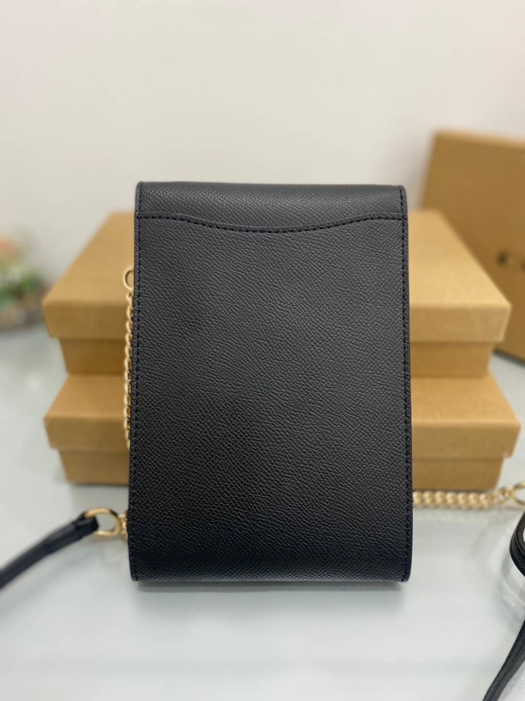 COACH RACHEL PHONE CROSSBODY IN SIGNATURE CANVAS พร้อมส่ง กระเป๋าสะพาย case phone ต้องมา ให้คุณพกพา gadget ล้ำไปได้ทุกที่ ใส่โทรศัพท์มือถือได้ทุกรุ่น ดีไซน์ใหญ่กว่าเดิม